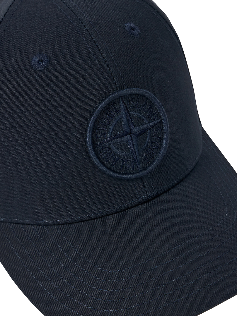 Stone Island navy blue baseball cap – stylish outdoor cap with iconic logo, perfect for casual and streetwear looks.