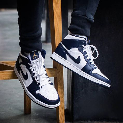 Air Jordan 1 Mid ‘Hvid Metallic Guld Obsidian’