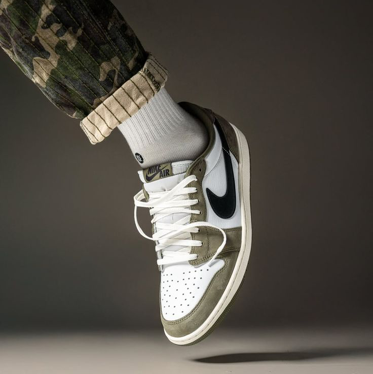 Air Jordan 1 Retro Low OG 'Medium Olive'