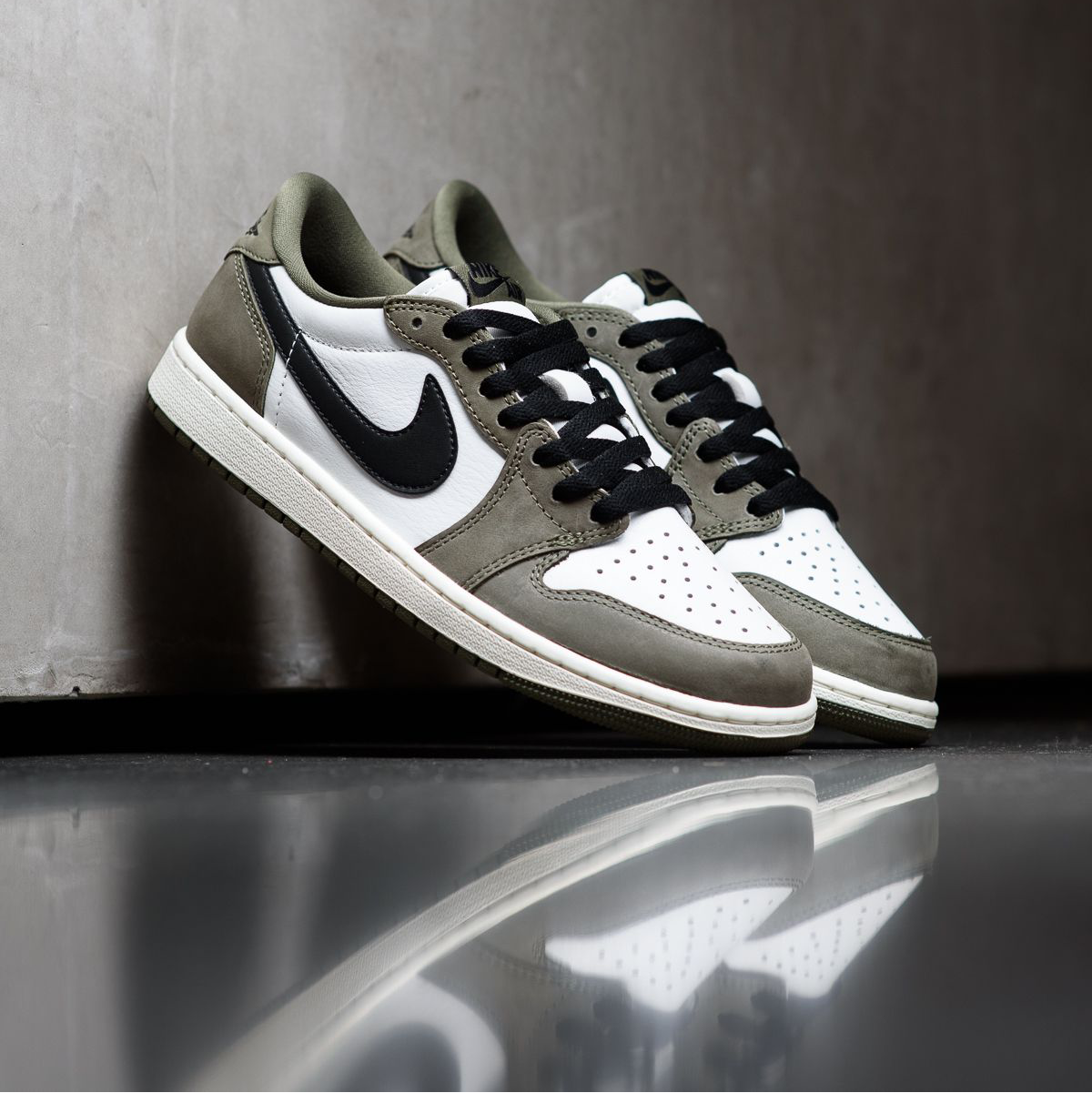 Air Jordan 1 Retro Low OG 'Medium Olive' – The Attic