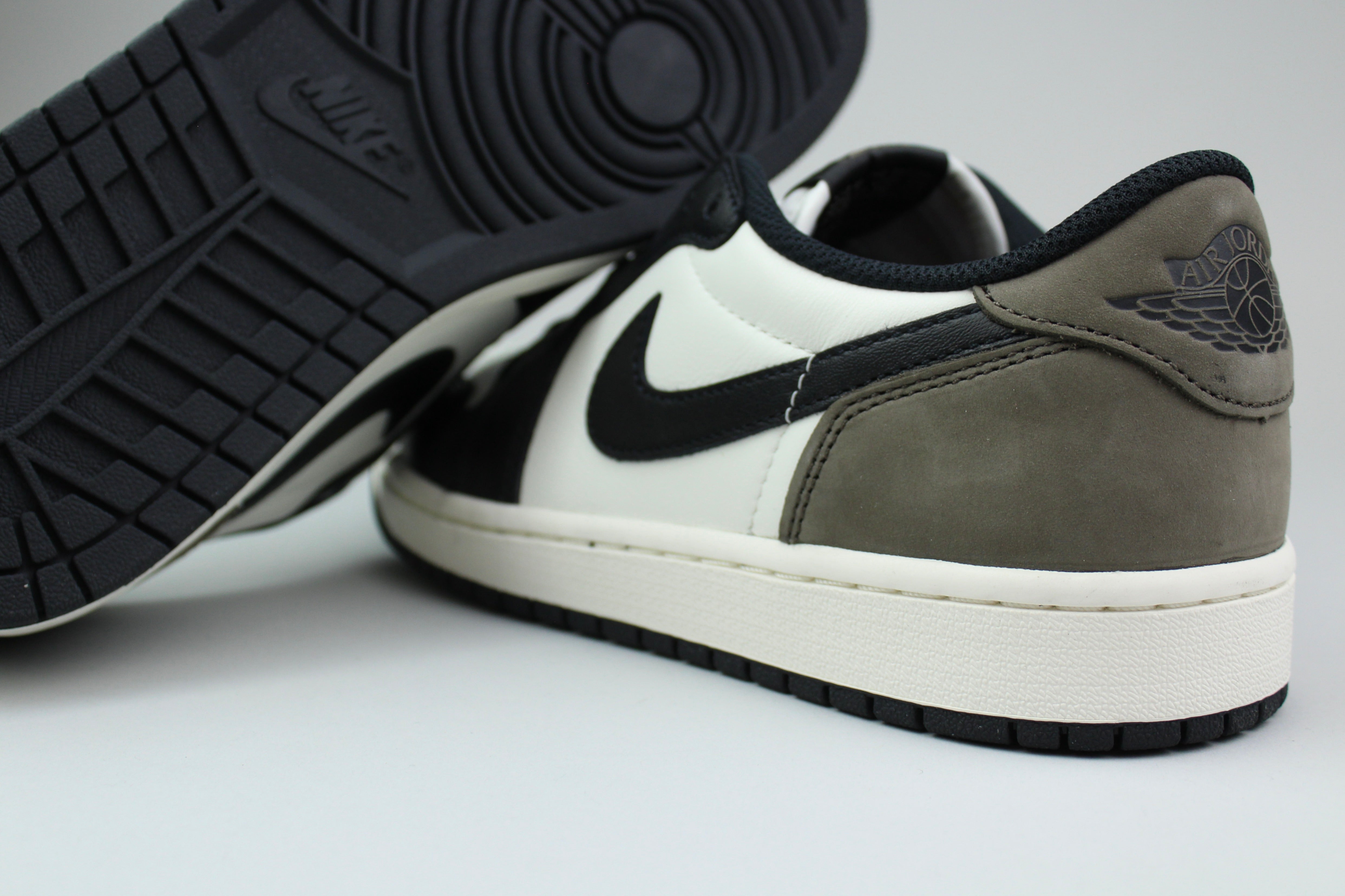 Air Jordan 1 Low OG 'Mocha'-9493816901962-The Attic