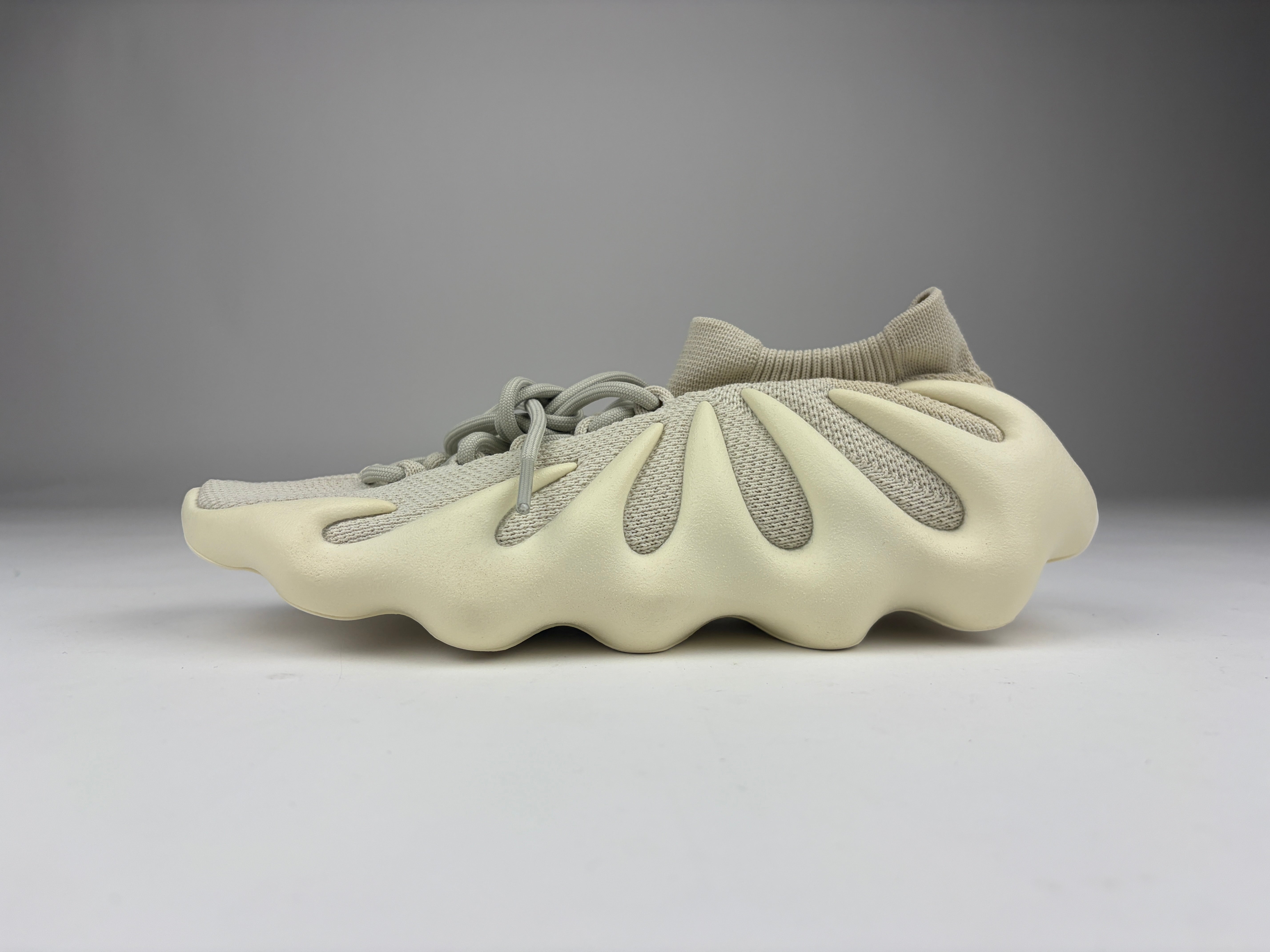 Adidas Yeezy 450 'Cloud White' - Size 44 2/3 (ARCHIVE)