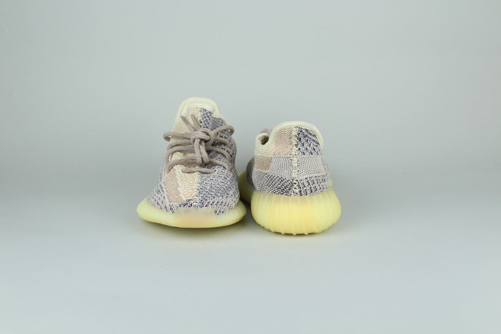 Adidas Yeezy Boost 350 V2 Ash Pearl sneakers side view, light beige and cream colors, modern design, popular sneaker collaboration, high-top athletic shoe