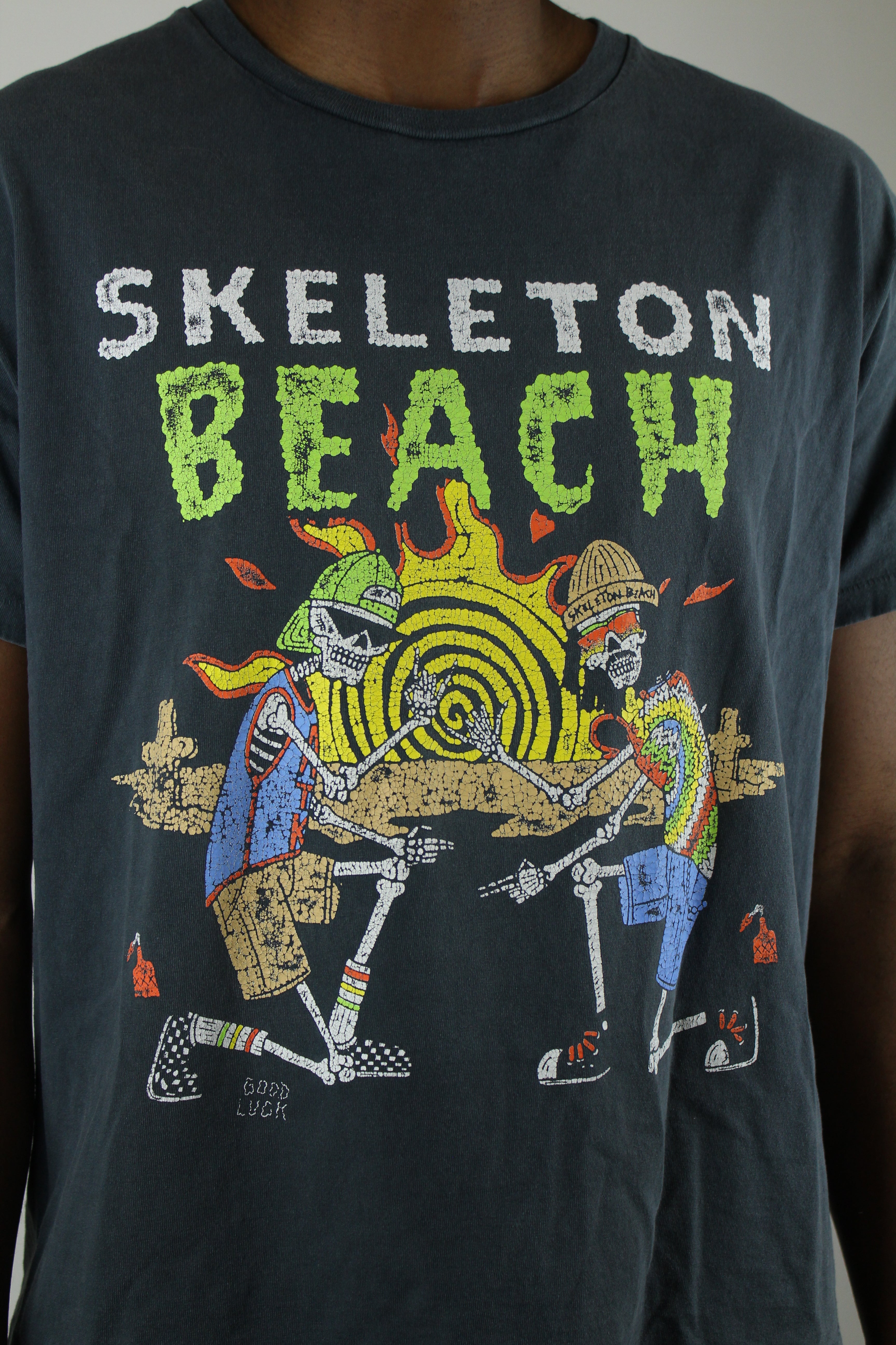 Gallery Dept. Skeleton Beach T-shirt in Vintage Grey – unisex designer shirt met skelet-print, streetwear stijl
