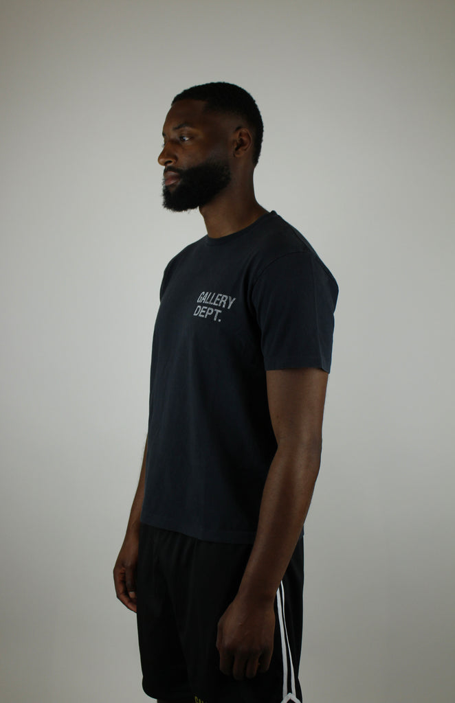 Gallery Dept. Souvenir Logo T-shirt in Washed Black – premium unisex streetwear met logo-print en vintage uitstraling