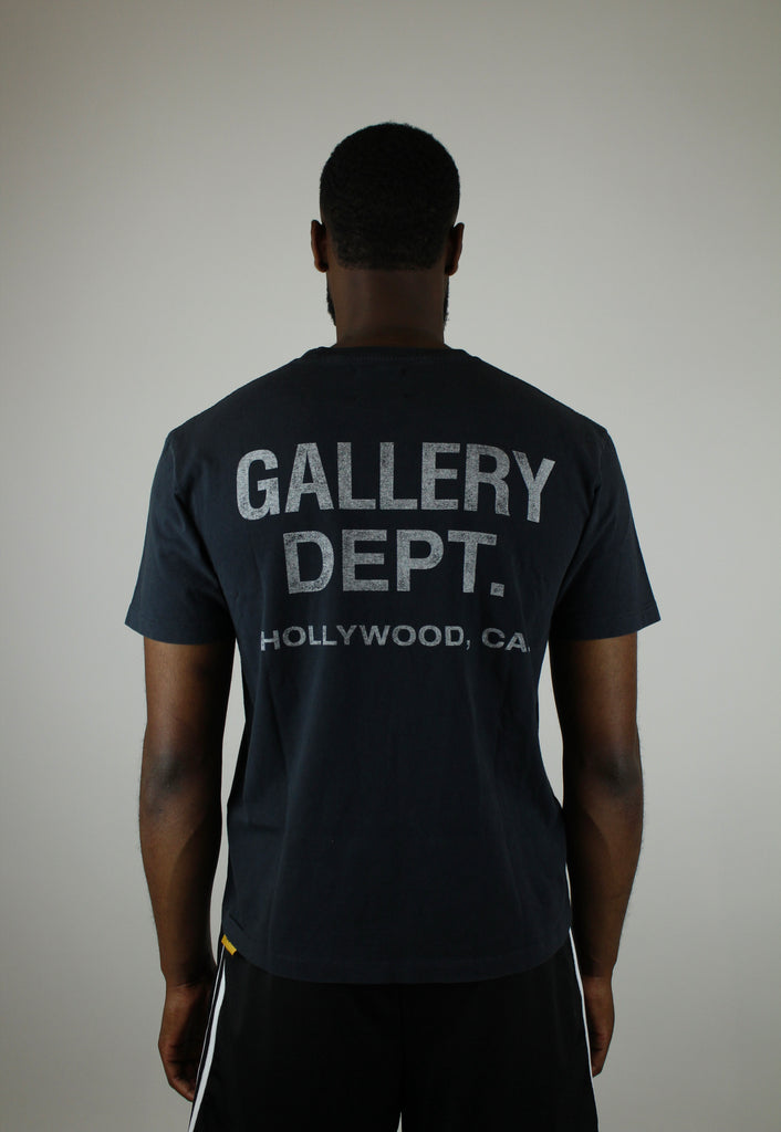 Gallery Dept. Souvenir Logo T-shirt in Washed Black – premium unisex streetwear met logo-print en vintage uitstraling