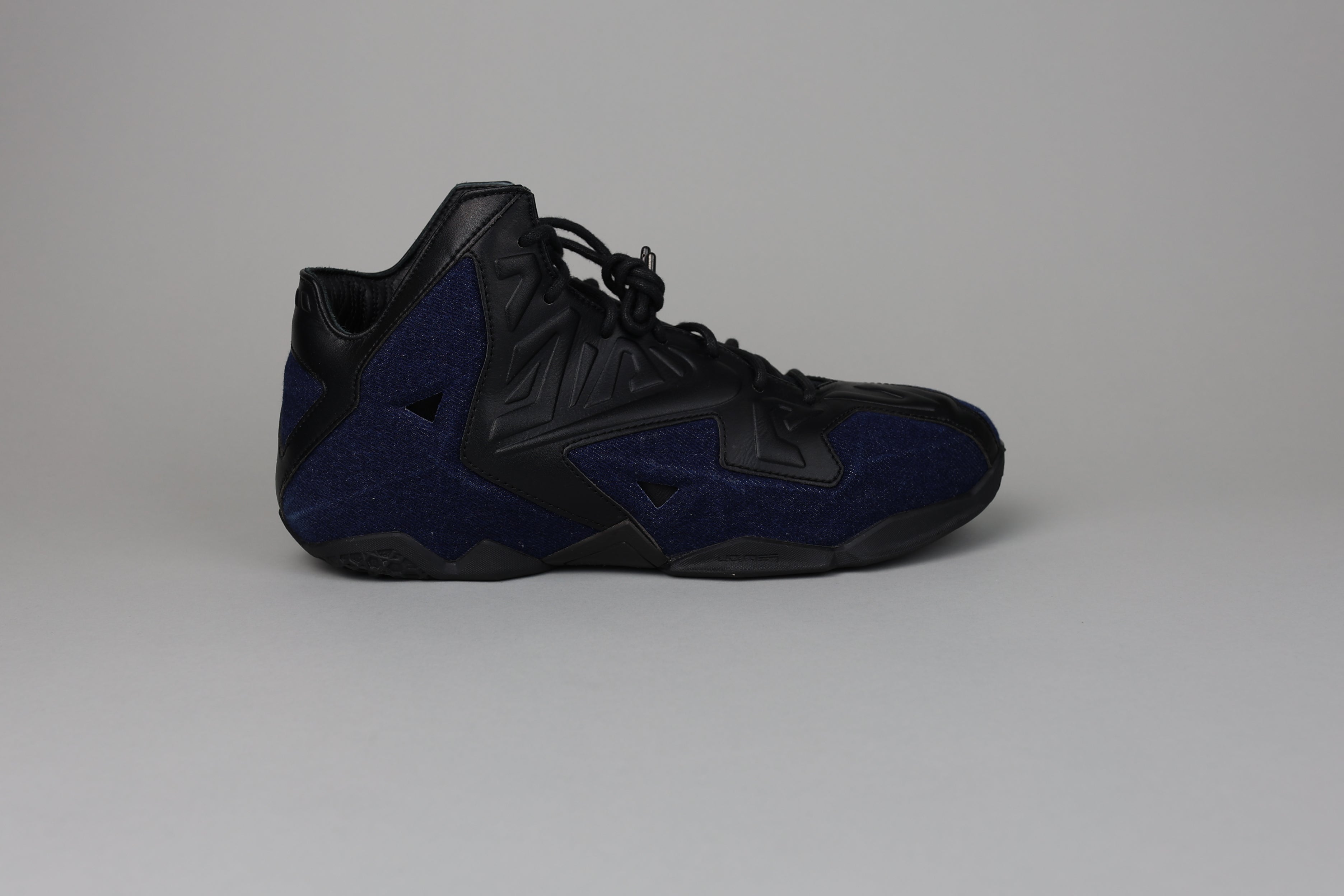 Nike LeBron 11 EXT Denim - size 43 (ARCHIVE)-8644486922570-The Attic