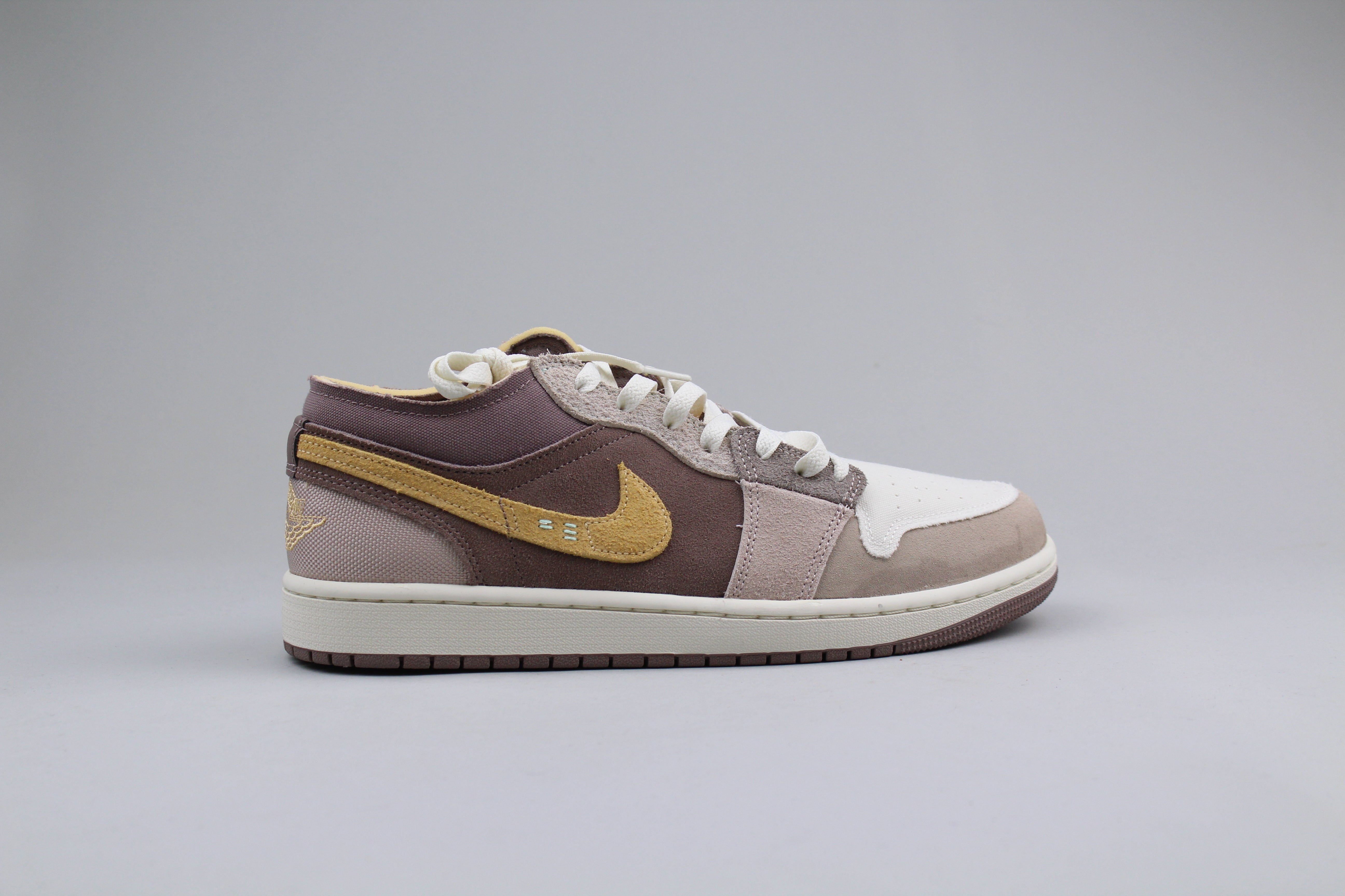 Jordan 1 Low SE Craft Taupe Haze - size 44 (ARCHIVE)-8805579063626-The Attic