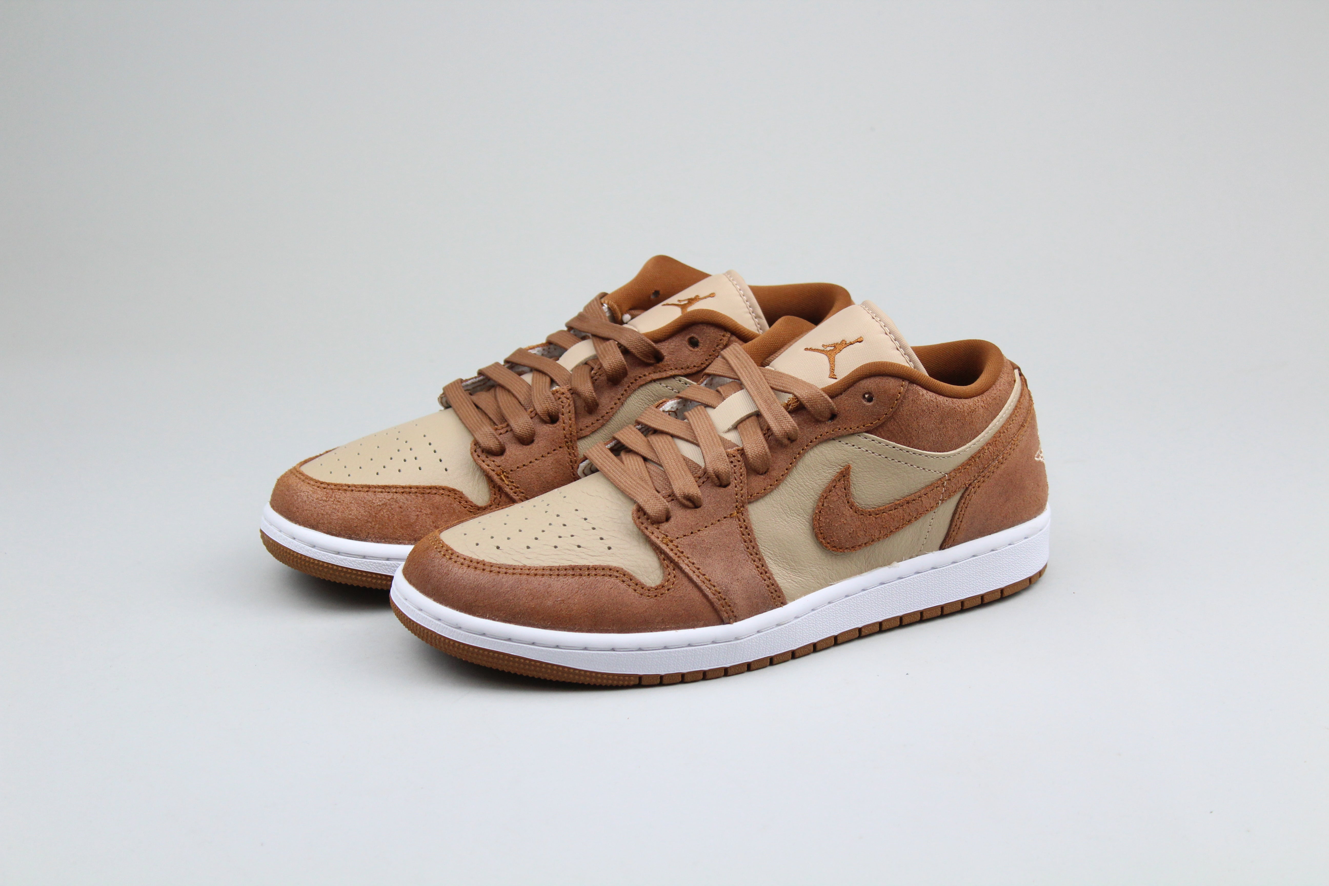Jordan 1 Low 'Legend Coffee'-8691844514122-The Attic
