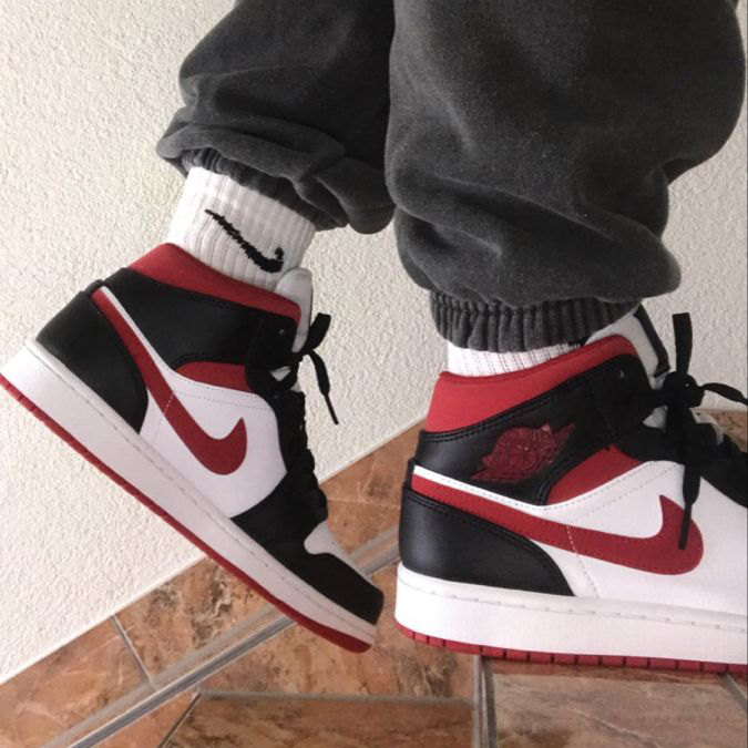 Jordan 1 Mid 'Blanco Negro Rojo' (2022)