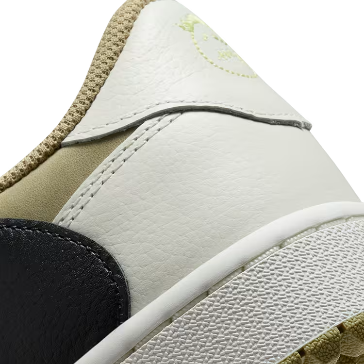 Jordan 1 Retro Low Golf Travis Scott 'Neutral Olive' photo 7