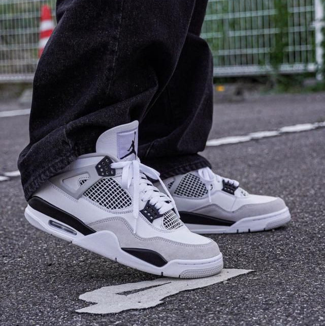 Jordan 4 Retro 'Military Black'