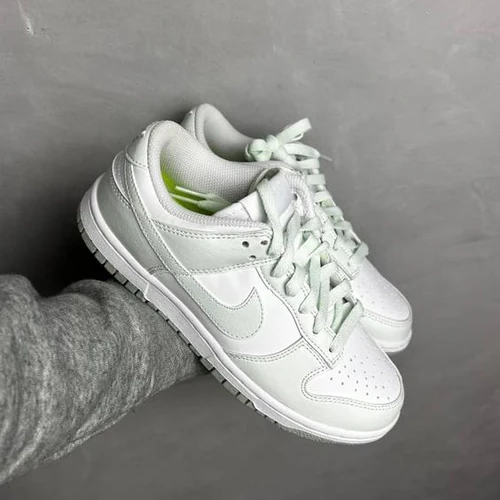 mint dunks low