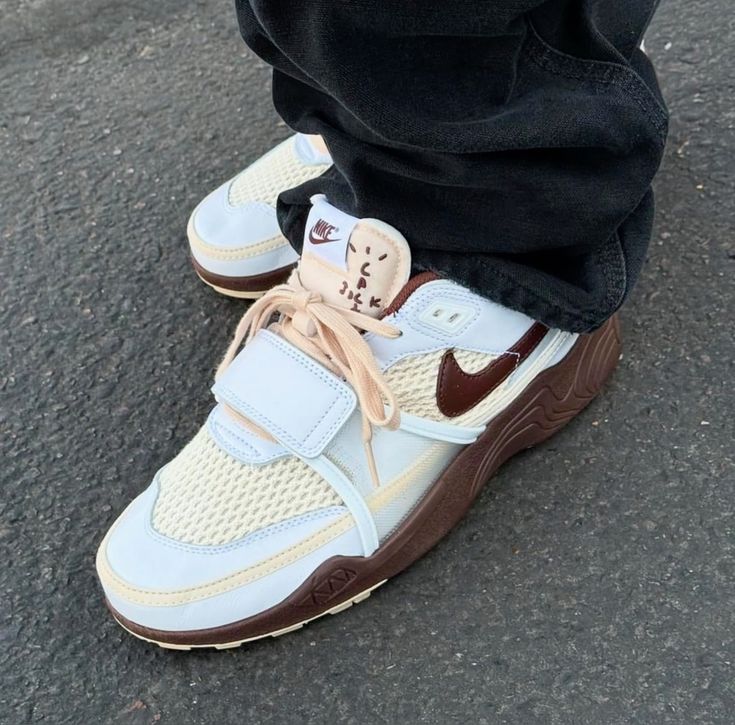 Nike Zoom Field Jaxx Travis Scott 'Light Chocolate' – The Attic