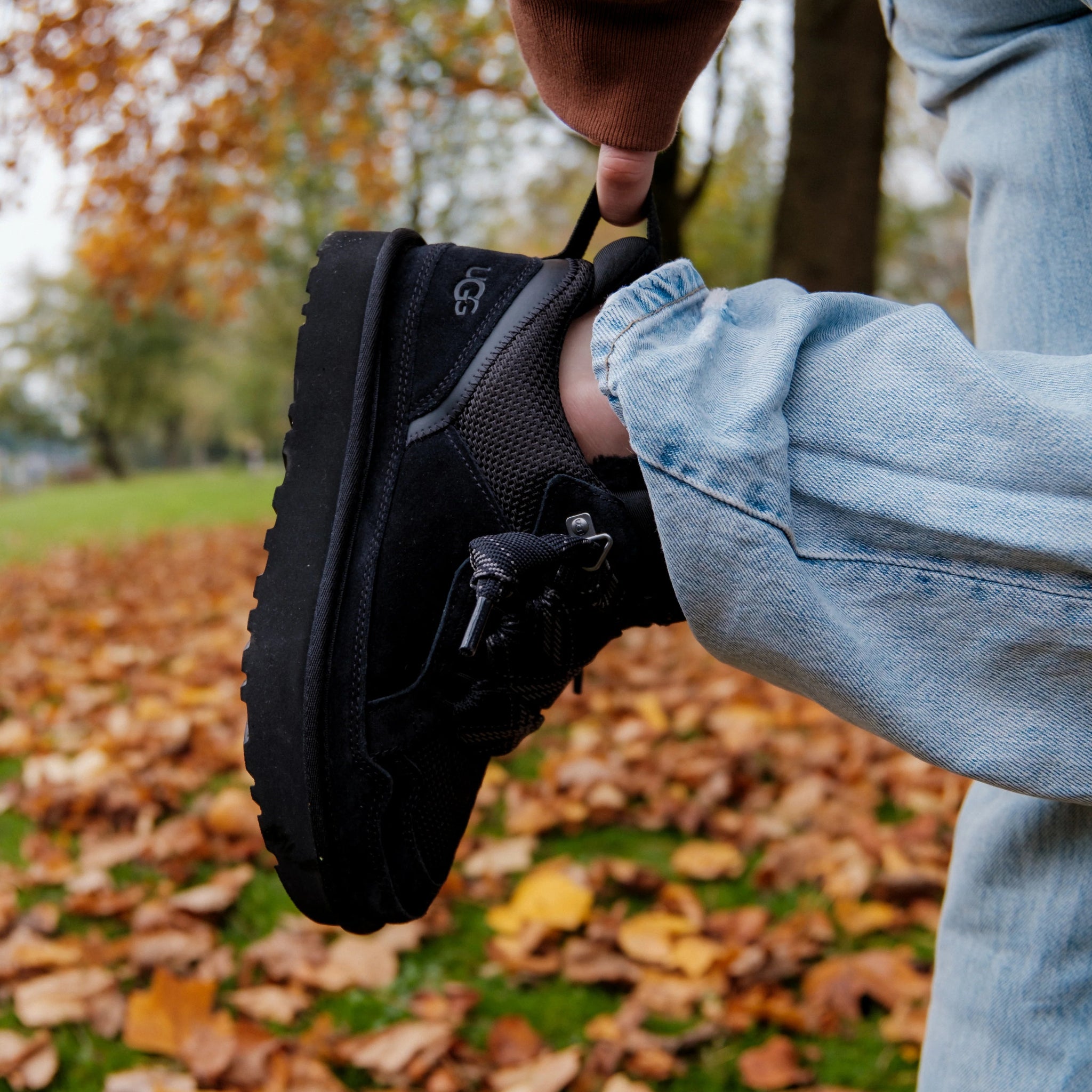 UGG Lowmel 'Black' (W) – The Attic