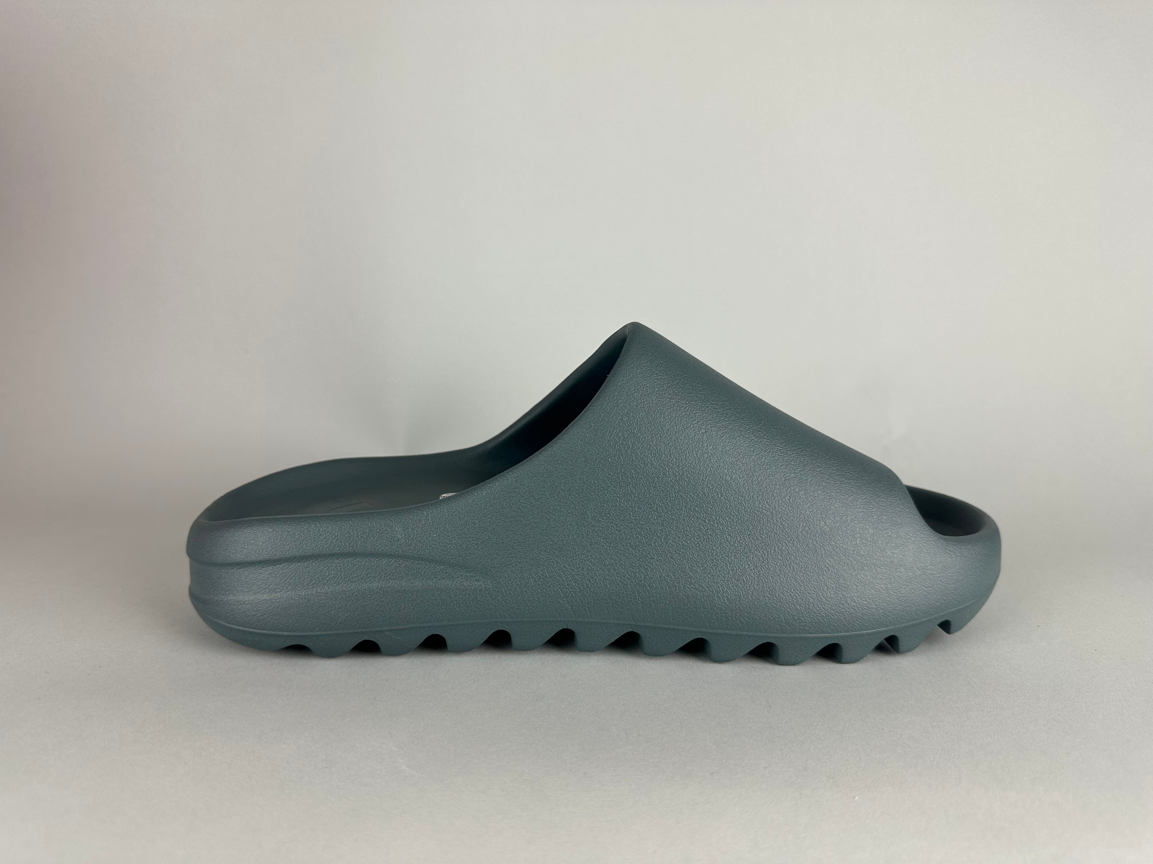 adidas Yeezy Slides 'Slate Marine' - Size 44 2/3 (ARCHIVE)