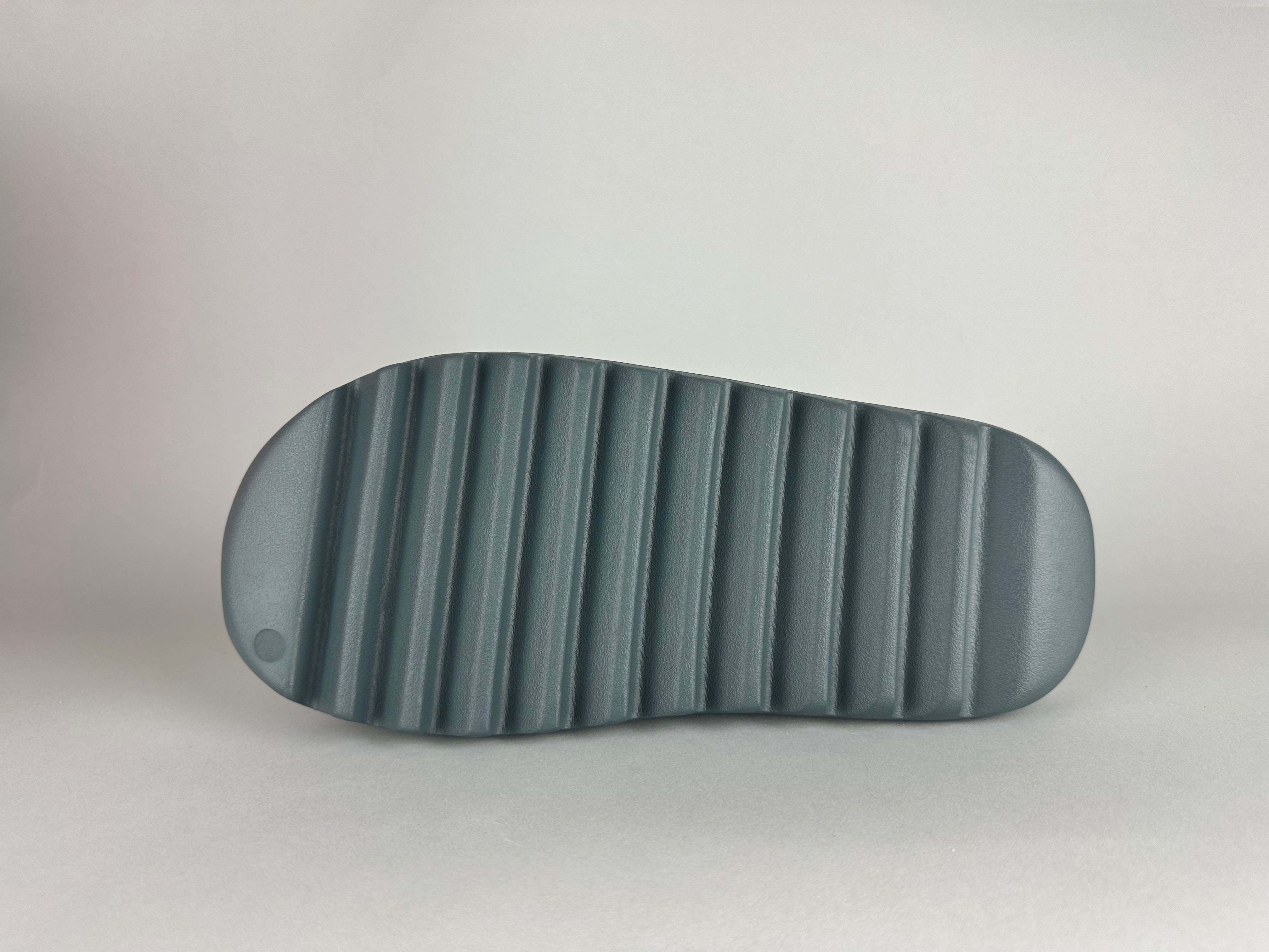 adidas Yeezy Slides 'Slate Marine' - Size 44 2/3 (ARCHIVE)