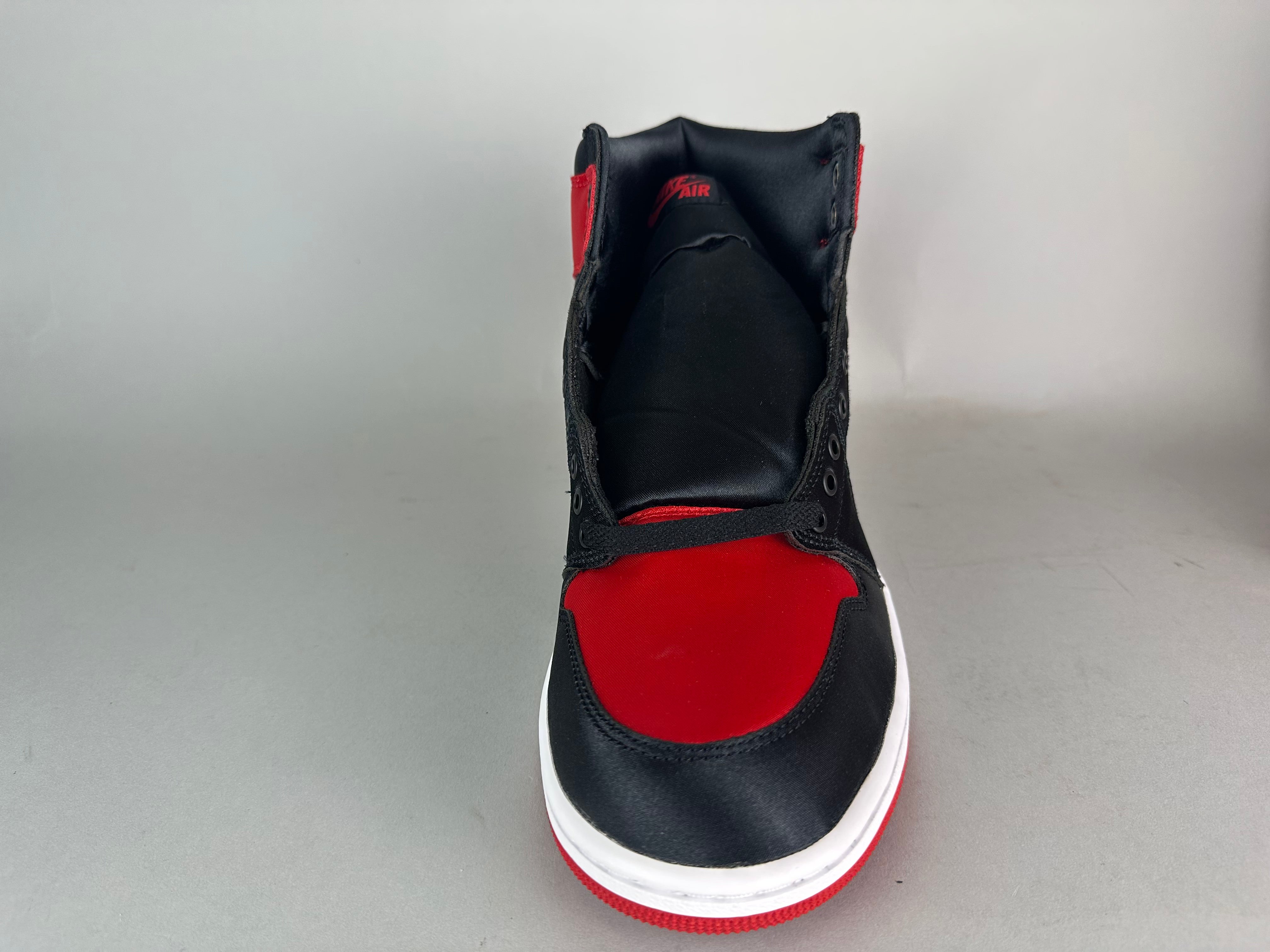 Wmns Air Jordan 1 Retro High OG 'Satin Bred' (2023) - Size 44 (ARCHIVE)