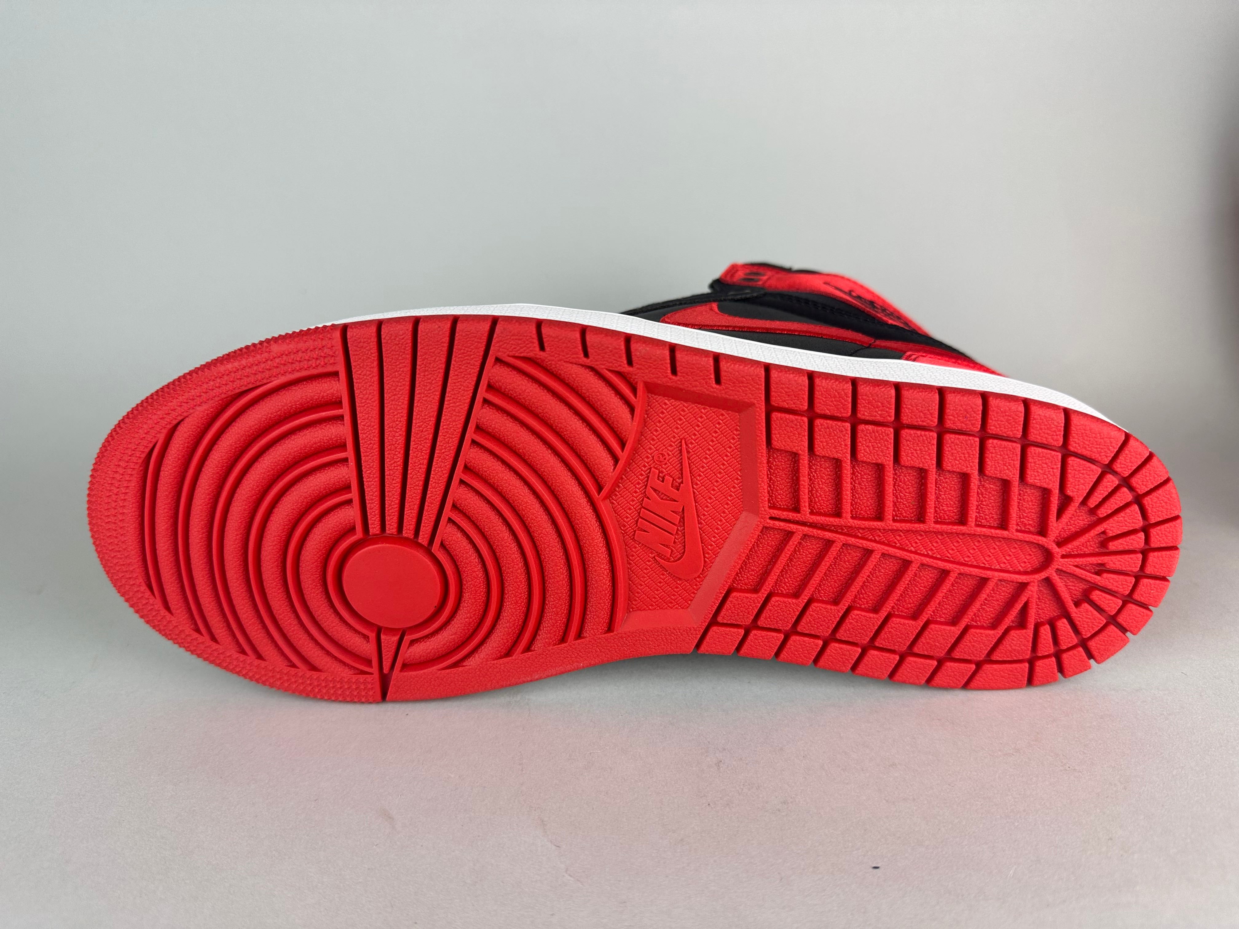 Wmns Air Jordan 1 Retro High OG 'Satin Bred' (2023) - Size 44 (ARCHIVE)