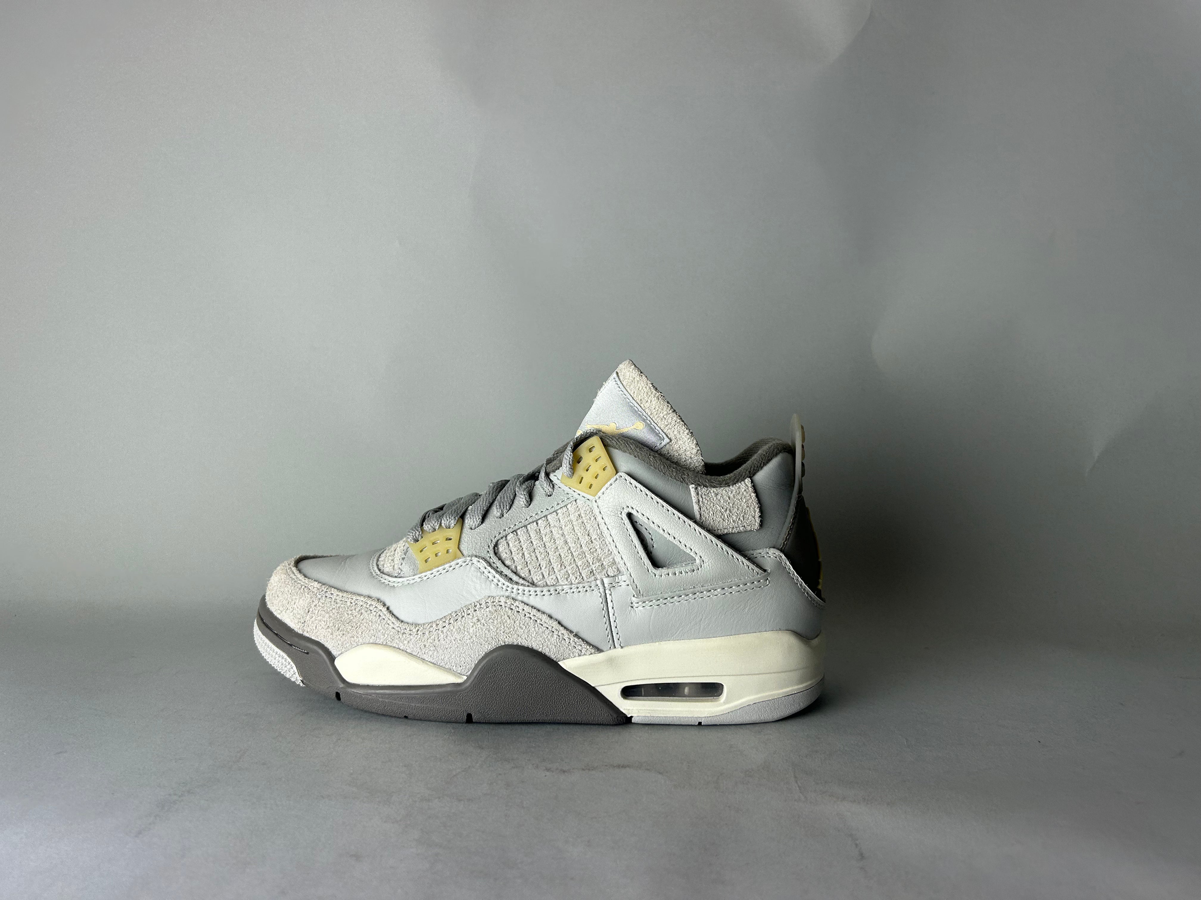 Jordan 4 Retro SE Craft Photon Dust - Størrelse 38.5 (ARKIV)
