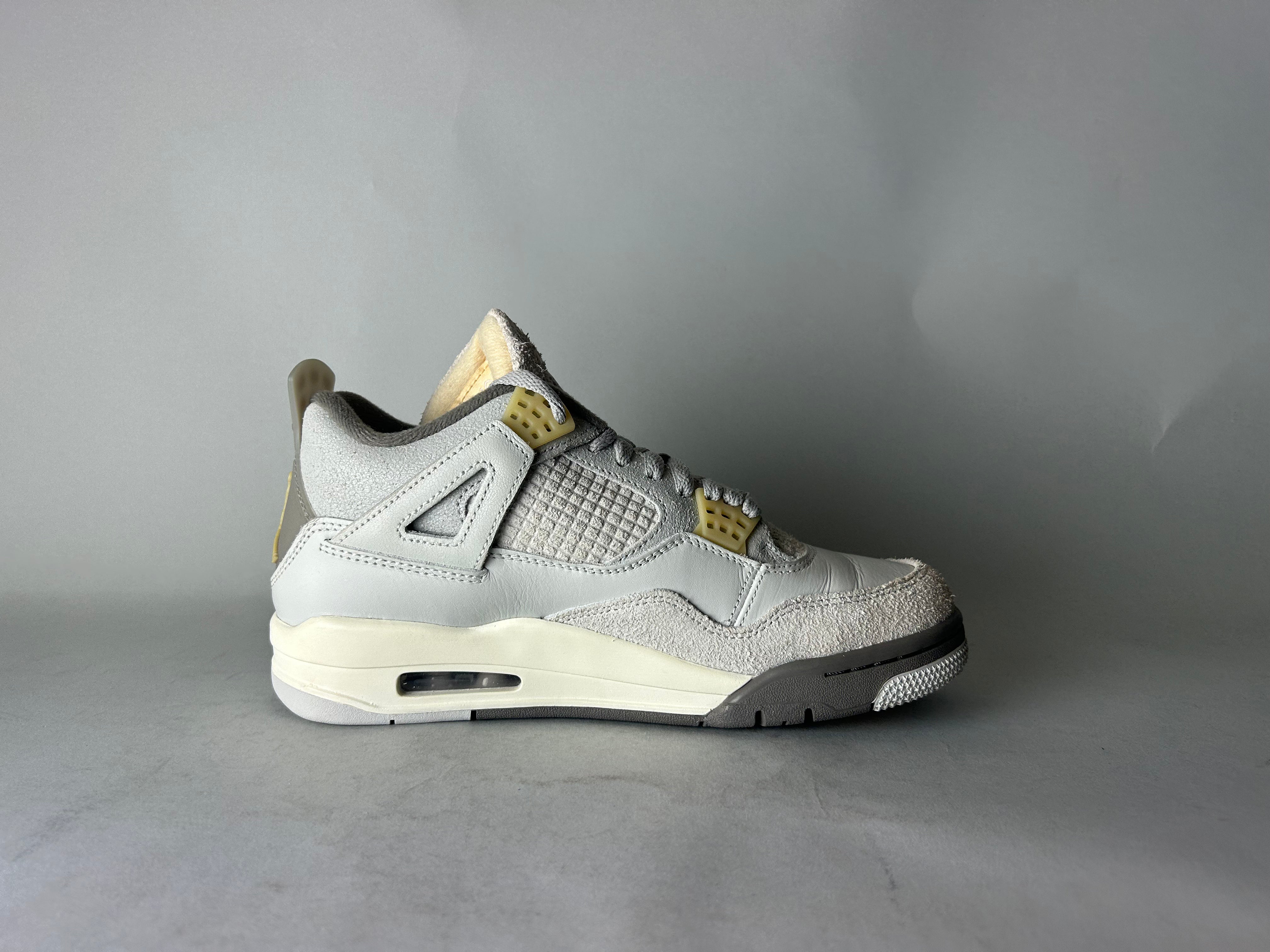 Jordan 4 Retro SE Craft Photon Dust - Størrelse 38.5 (ARKIV)