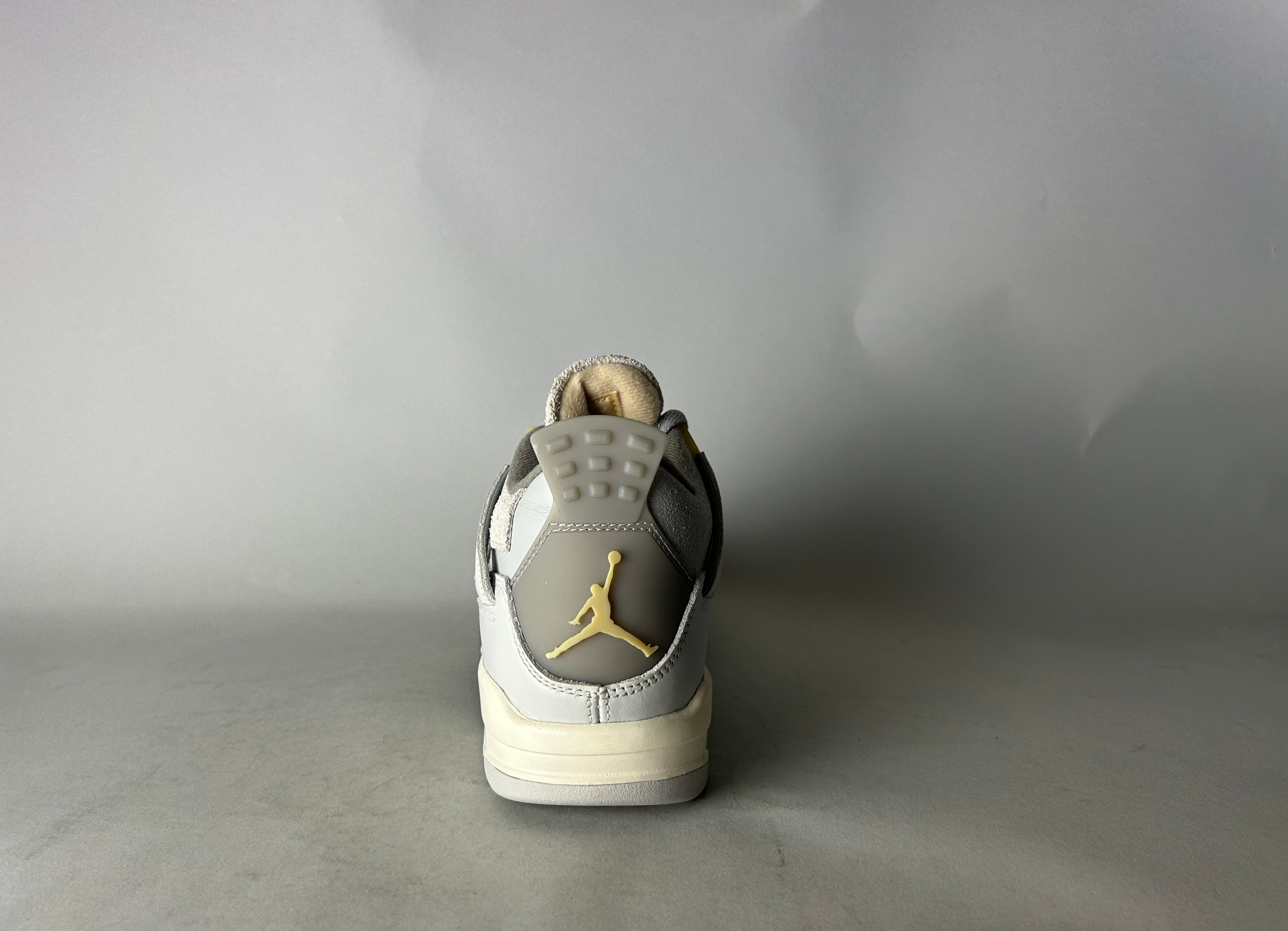 Jordan 4 Retro SE Craft Photon Dust - Størrelse 38.5 (ARKIV)