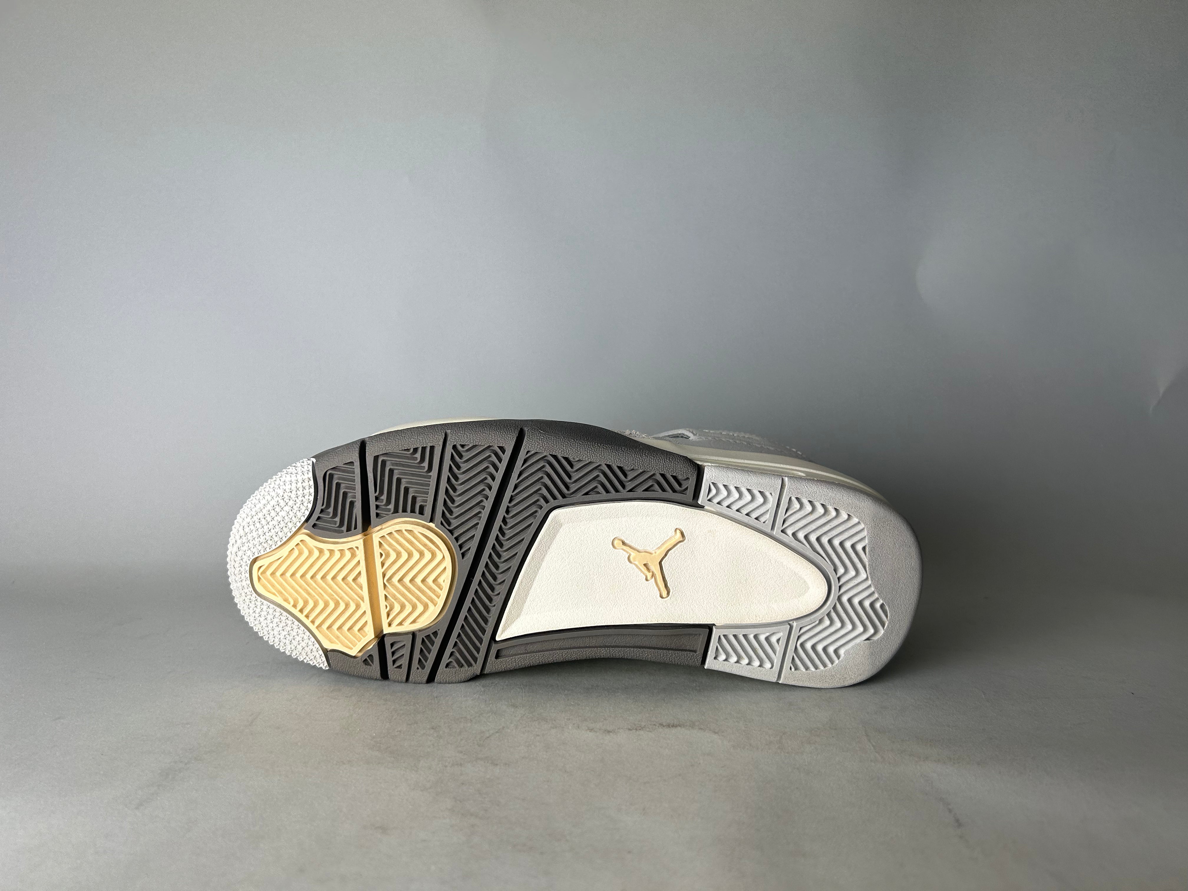Jordan 4 Retro SE Craft Photon Dust - Størrelse 38.5 (ARKIV)
