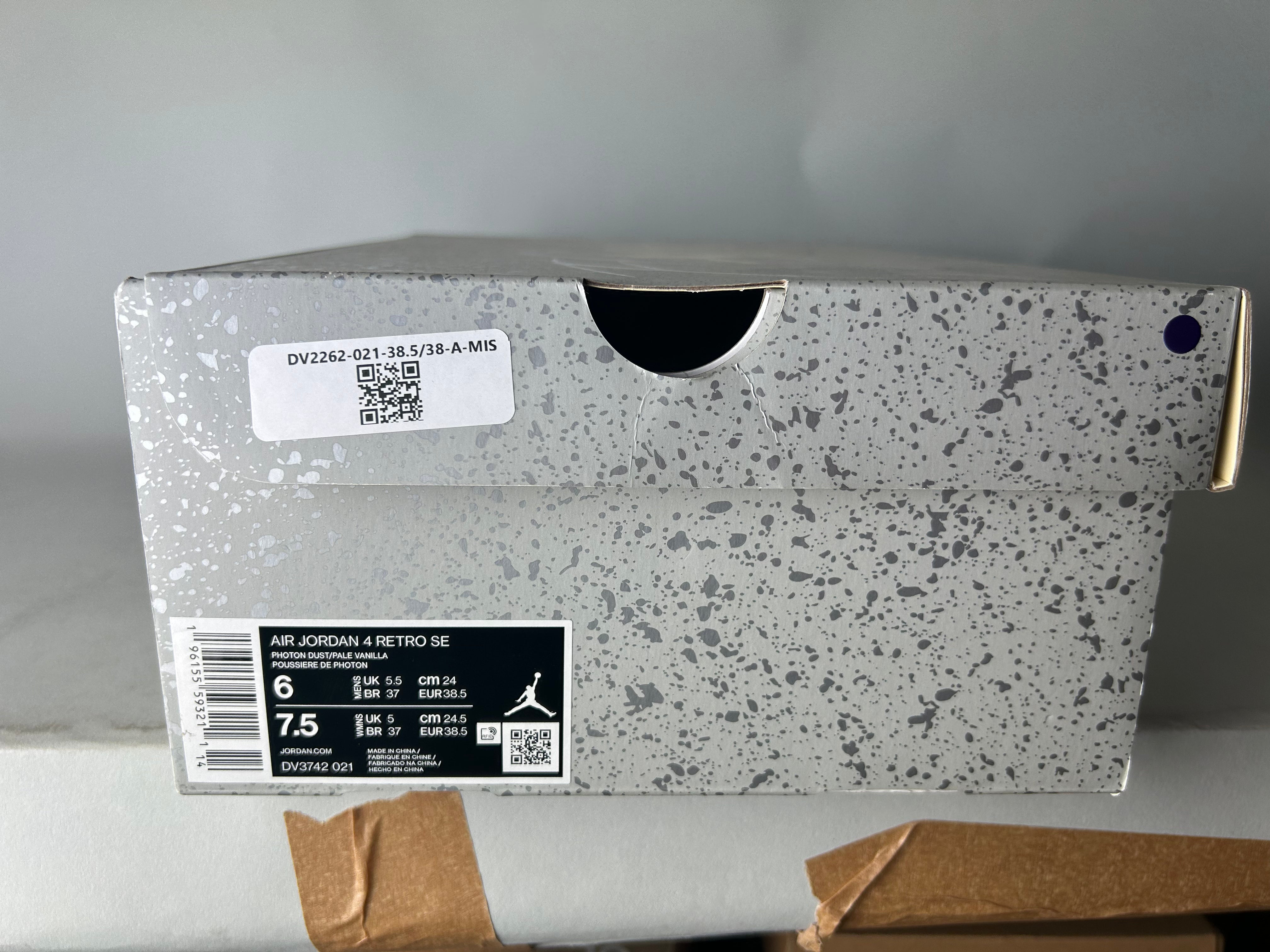 Jordan 4 Retro SE Craft Photon Dust - Størrelse 38.5 (ARKIV)