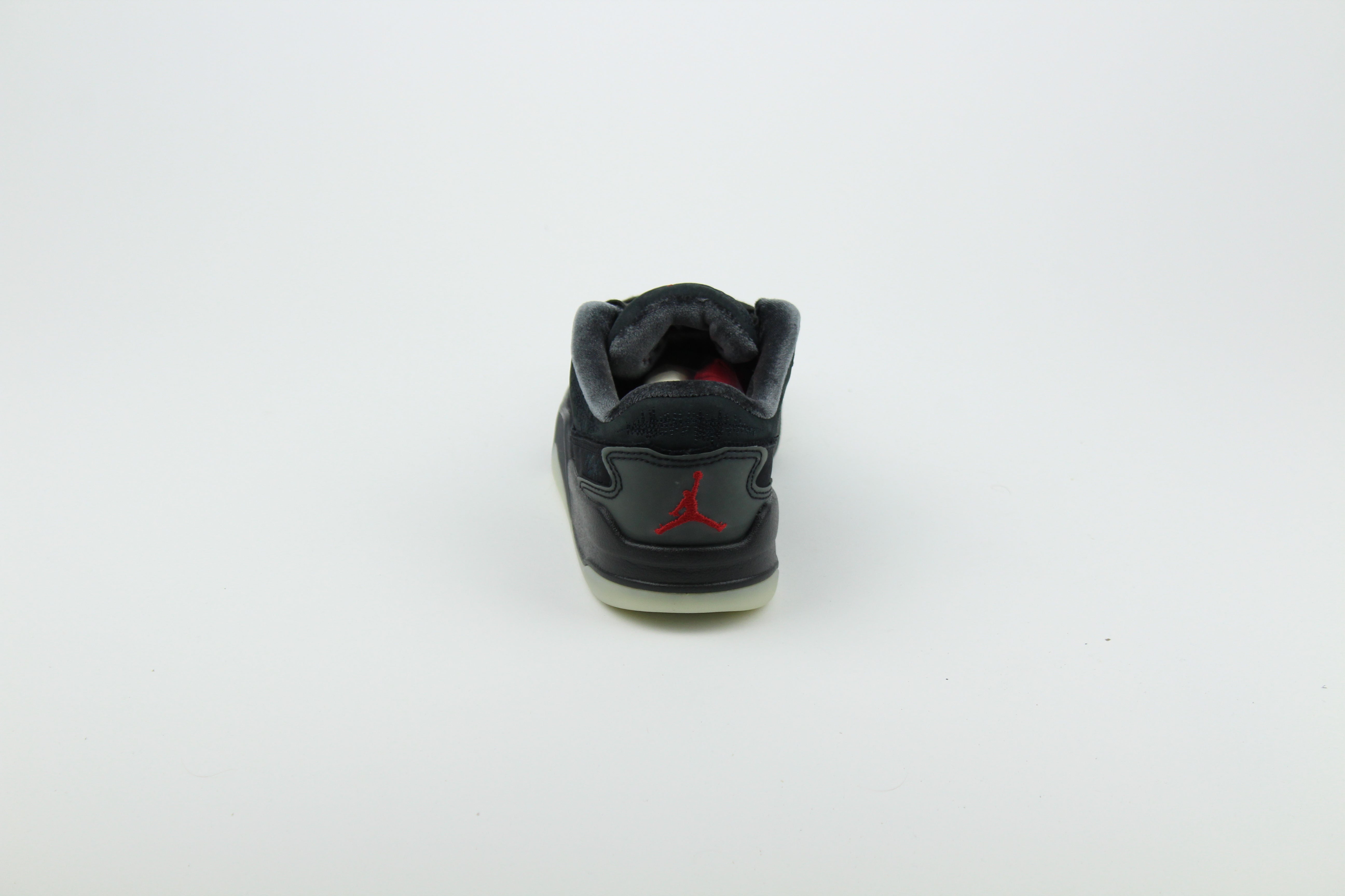 Air Jordan Flight Court x Who Decides War ‘Bred’ (Women’s) blends classic Jordan style with raw edge and elevated detailing, style with cargos and statement pieces for a clean creative look.