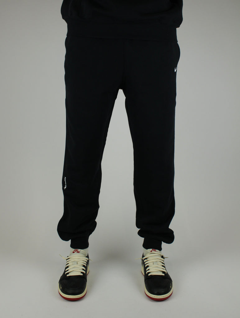 The Nike x NOCTA Open-Hem Fleece Pants Tapered in Black are the definition of effortless utility With a tailored straight-leg fit and clean finish.