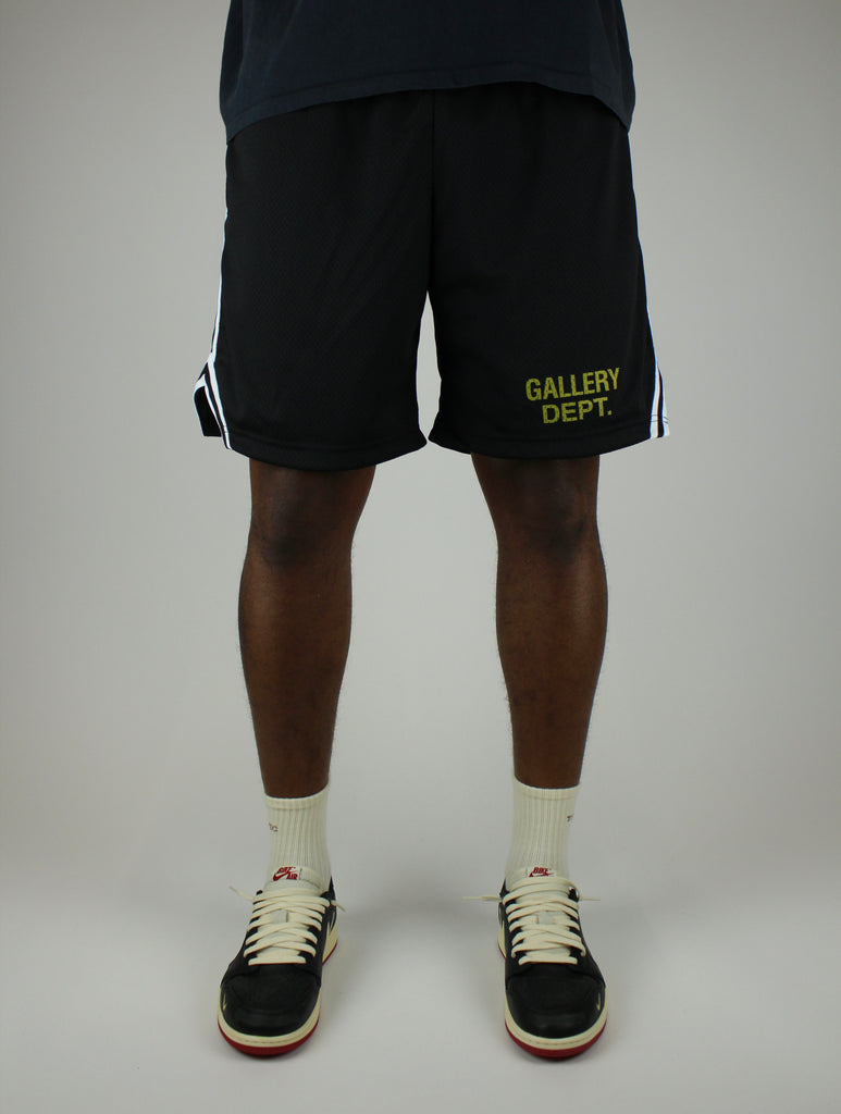 Discover the Gallery Dept. Venice Court Shorts 'Black' premium casual shorts crafted with a relaxed fit, minimalist design, and versatile style. Perfect for everyday streetwear or elevated casual looks.