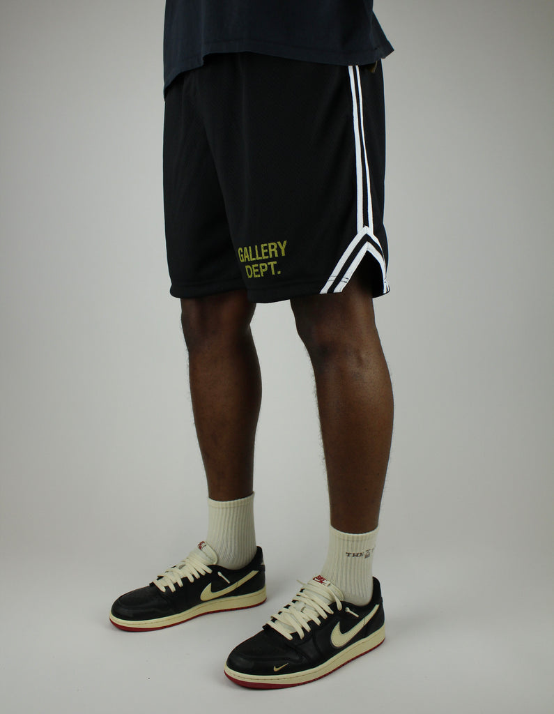 Discover the Gallery Dept. Venice Court Shorts 'Black' premium casual shorts crafted with a relaxed fit, minimalist design, and versatile style. Perfect for everyday streetwear or elevated casual looks.