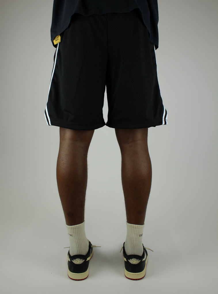 Discover the Gallery Dept. Venice Court Shorts 'Black' premium casual shorts crafted with a relaxed fit, minimalist design, and versatile style. Perfect for everyday streetwear or elevated casual looks.