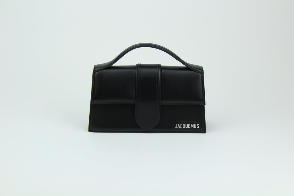 Jacquemus Le Grand Bambino 'Black' blends structured leather, silver detailing, and versatile wear. A timeless statement piece for clean, elevated looks.