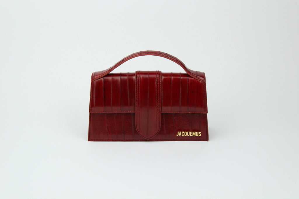 Jacquemus Le Grand Bambino 'Bordeaux Croco' with smooth leather, gold logo, and smooth structure. A modern staple for fresh, elevated styling.