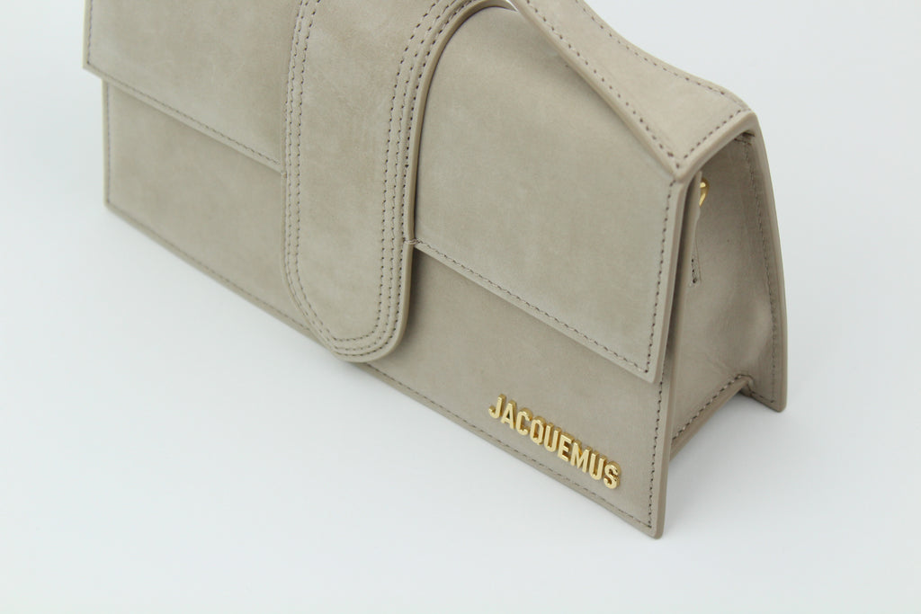 Jacquemus Le Grand Bambino 'Dark Beige' with smooth leather and clean structure. A neutral staple that balances everyday wear with quiet sophistication.