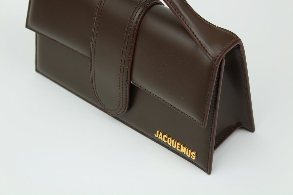 Jacquemus Le Grand Bambino 'Brown' with smooth leather, gold logo, and smooth structure. A modern staple for fresh, elevated styling.