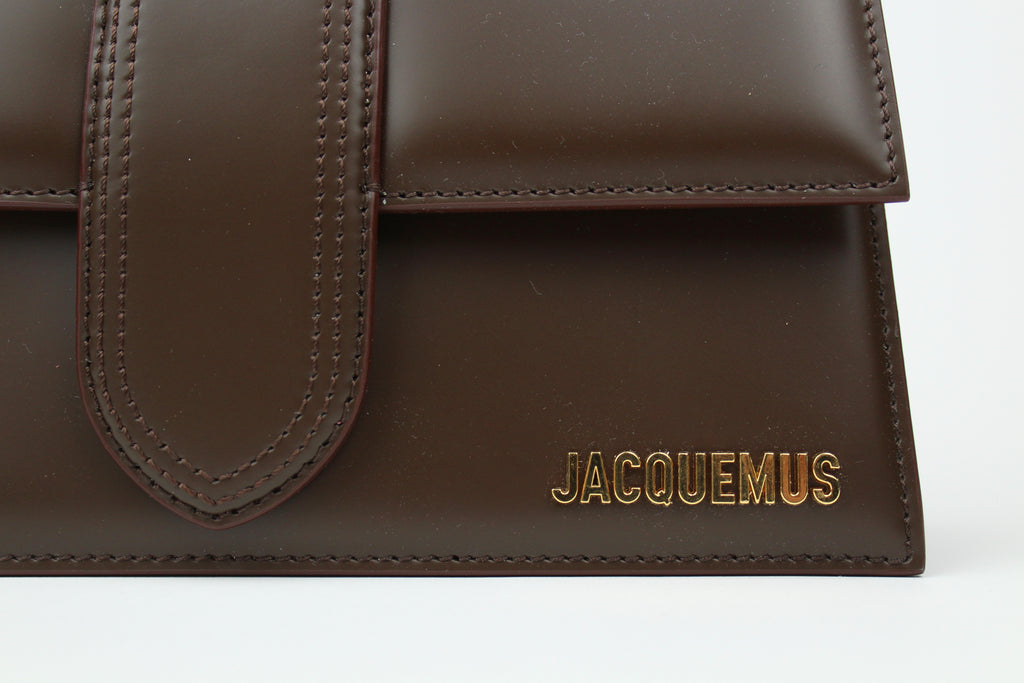 Jacquemus Le Grand Bambino 'Brown' with smooth leather, gold logo, and smooth structure. A modern staple for fresh, elevated styling.