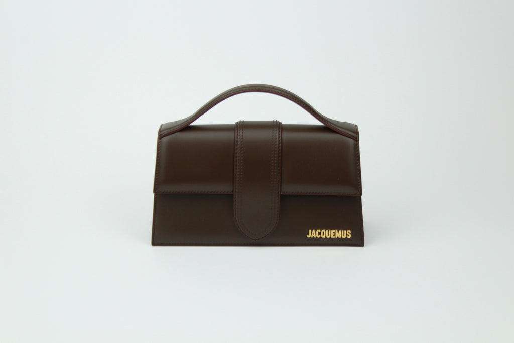 Jacquemus Le Grand Bambino 'Brown' with smooth leather, gold logo, and smooth structure. A modern staple for fresh, elevated styling.