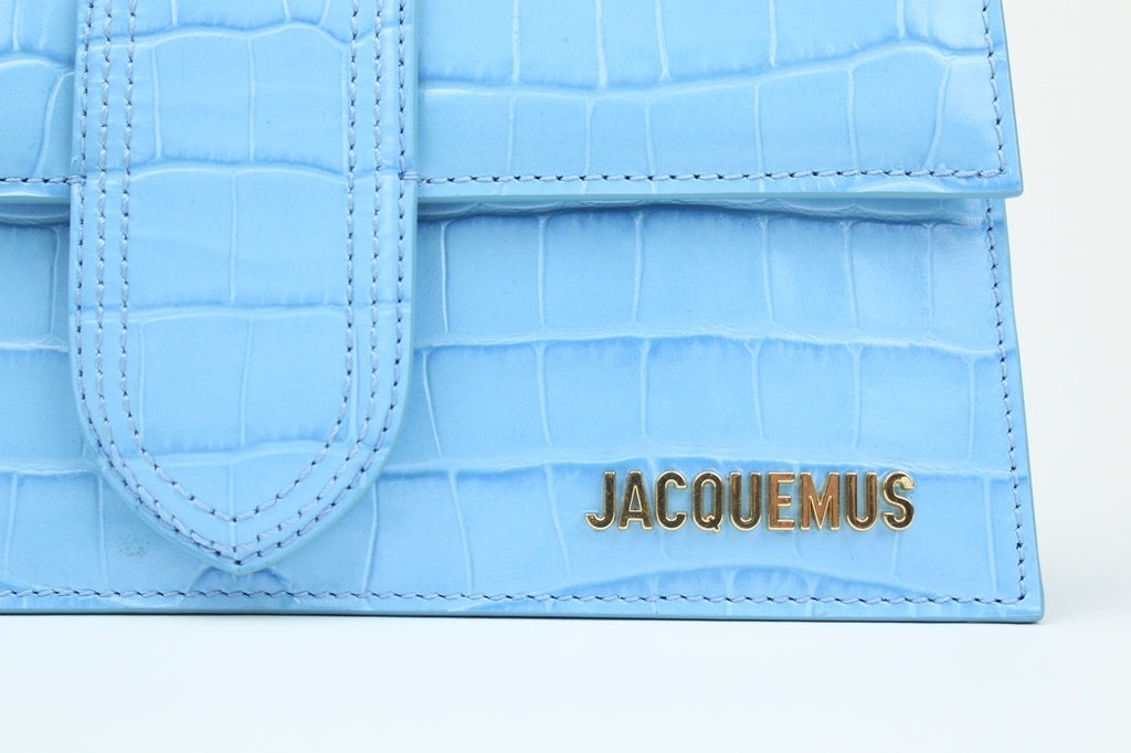 Jacquemus Le Grand Bambino 'Light Blue Croco' blends croc-embossed leather with fresh color and clean design. A structured, elegant accessory for standout everyday wear.