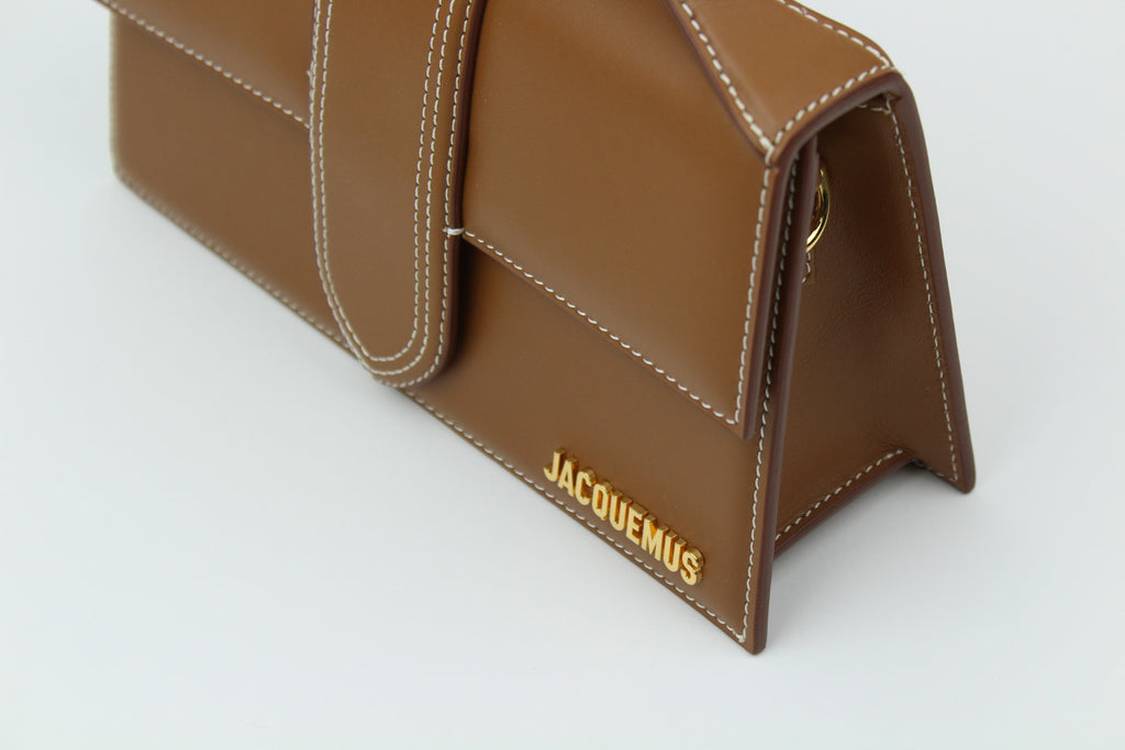 Jacquemus Le Grand Bambino 'Light Brown' with smooth leather, warm tones, and clean structure. A refined everyday bag for effortless modern looks.