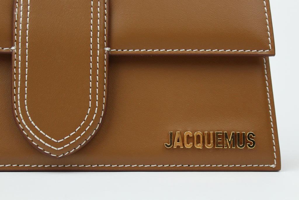 Jacquemus Le Grand Bambino 'Light Brown' with smooth leather, warm tones, and clean structure. A refined everyday bag for effortless modern looks.