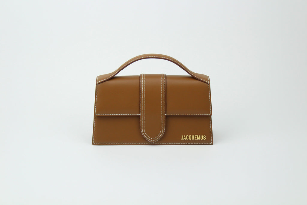 Jacquemus Le Grand Bambino 'Light Brown' with smooth leather, warm tones, and clean structure. A refined everyday bag for effortless modern looks.
