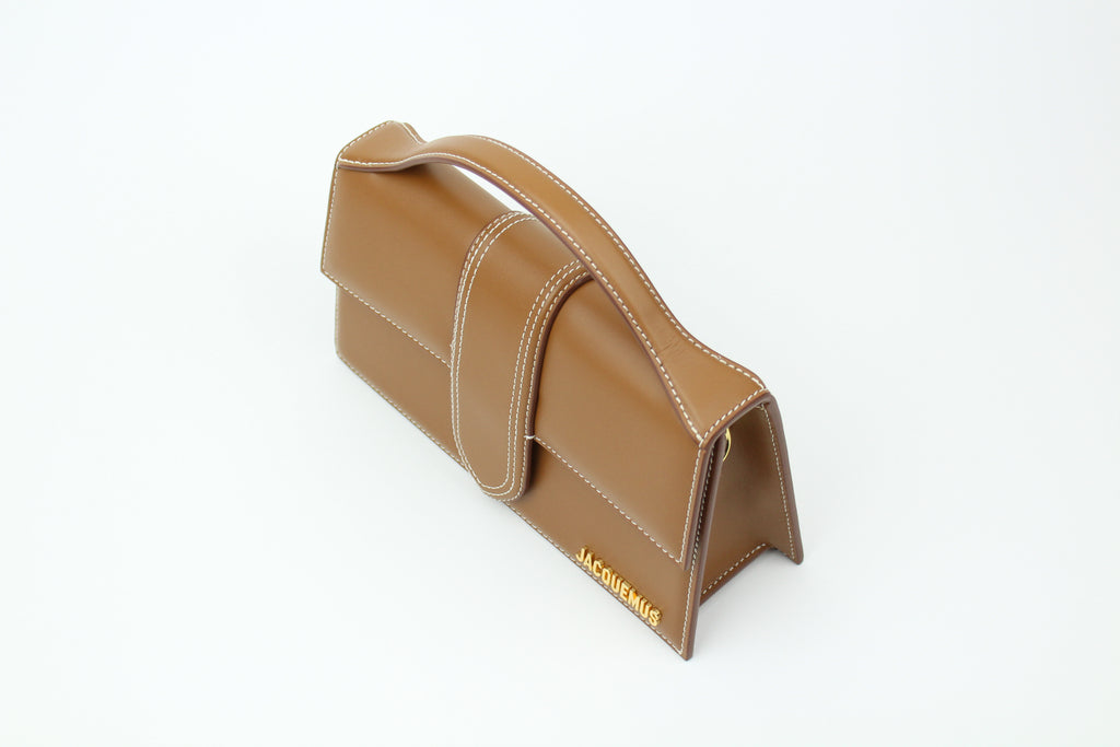 Jacquemus Le Grand Bambino 'Light Brown' with smooth leather, warm tones, and clean structure. A refined everyday bag for effortless modern looks.