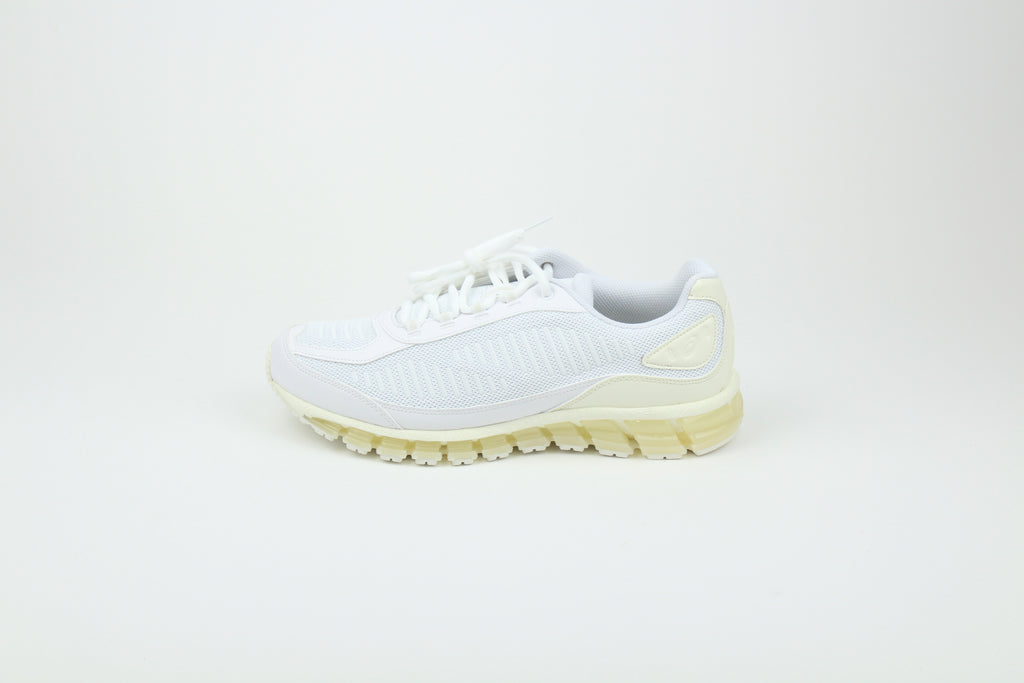 JJJJound x ASICS GEL-QUANTUM 360 White sneakers side view, minimalist design, white mesh and synthetic upper, collaborative high-performance footwear, stylish athletic shoe