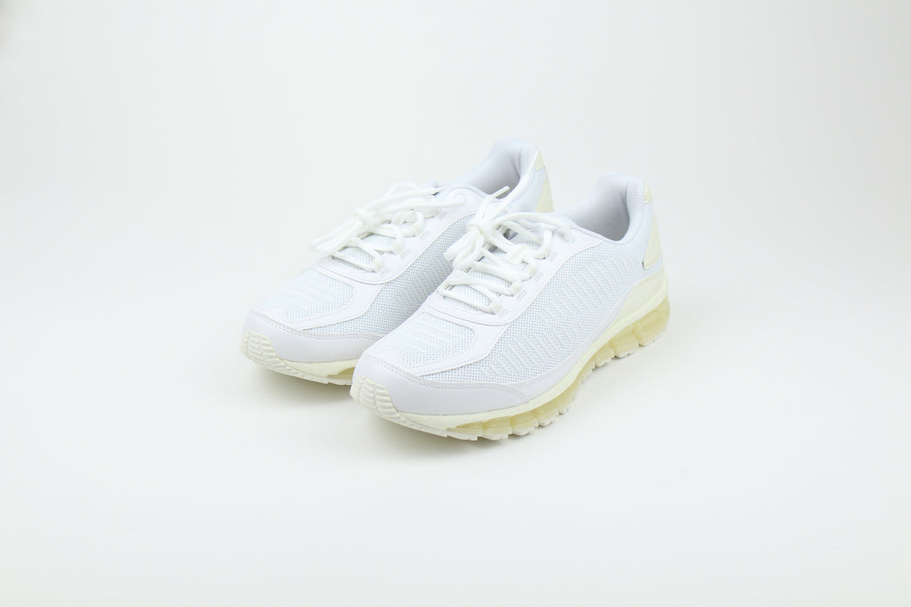 JJJJound x ASICS GEL-QUANTUM 360 White sneakers side view, minimalist design, white mesh and synthetic upper, collaborative high-performance footwear, stylish athletic shoe