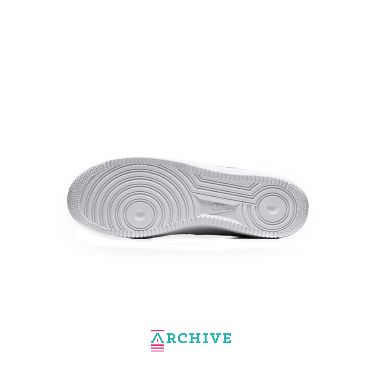 Nike Air Force 1 07 Craft White sneaker with premium leather upper and classic Air Force 1 cushioning