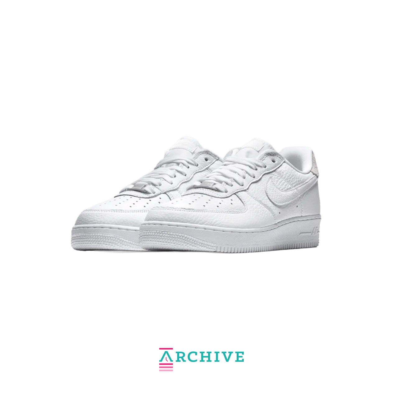 Nike Air Force 1 07 Craft White sneaker with premium leather upper and classic Air Force 1 cushioning