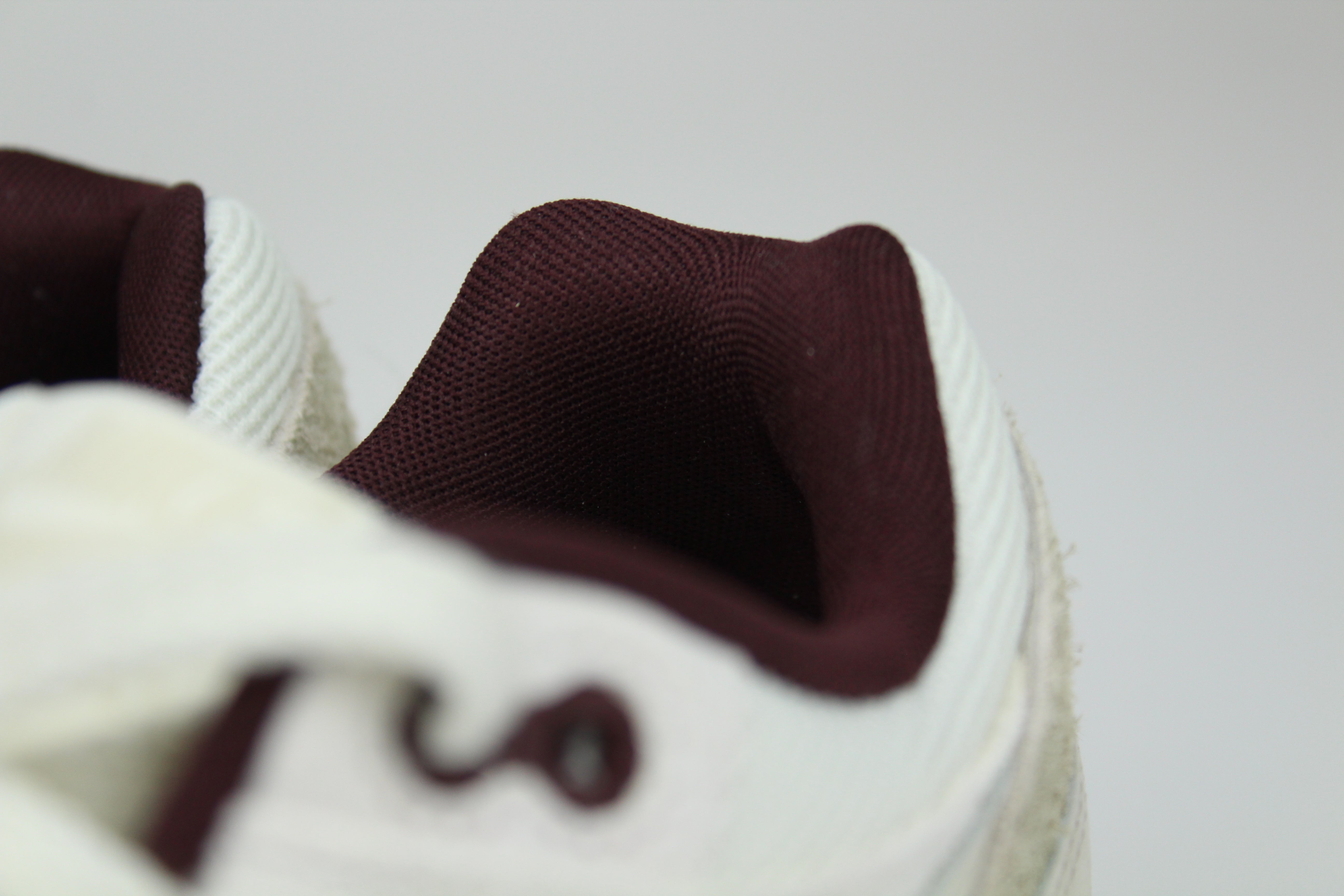Nike Air Max 1 ‘Burgundy Crush’ in premium suede and mesh with visible Air cushioning. Style with joggers or denim for a rich, clean streetwear look.