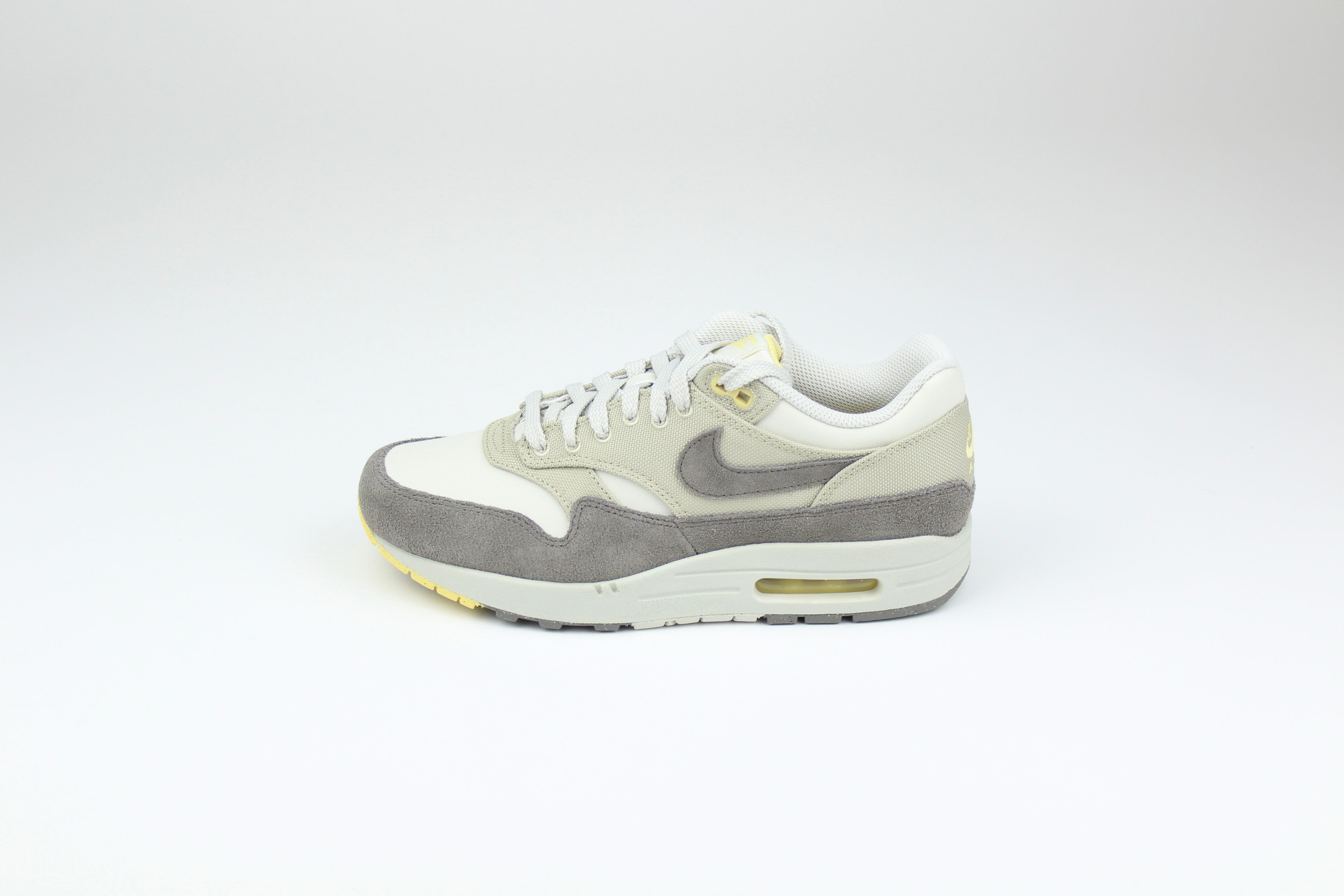 Nike Air Max 1 Premium Cave Stone – Suede and Mesh Retro Running Sneakers, Classic Lifestyle Shoes, Iconic Streetwear Trainers